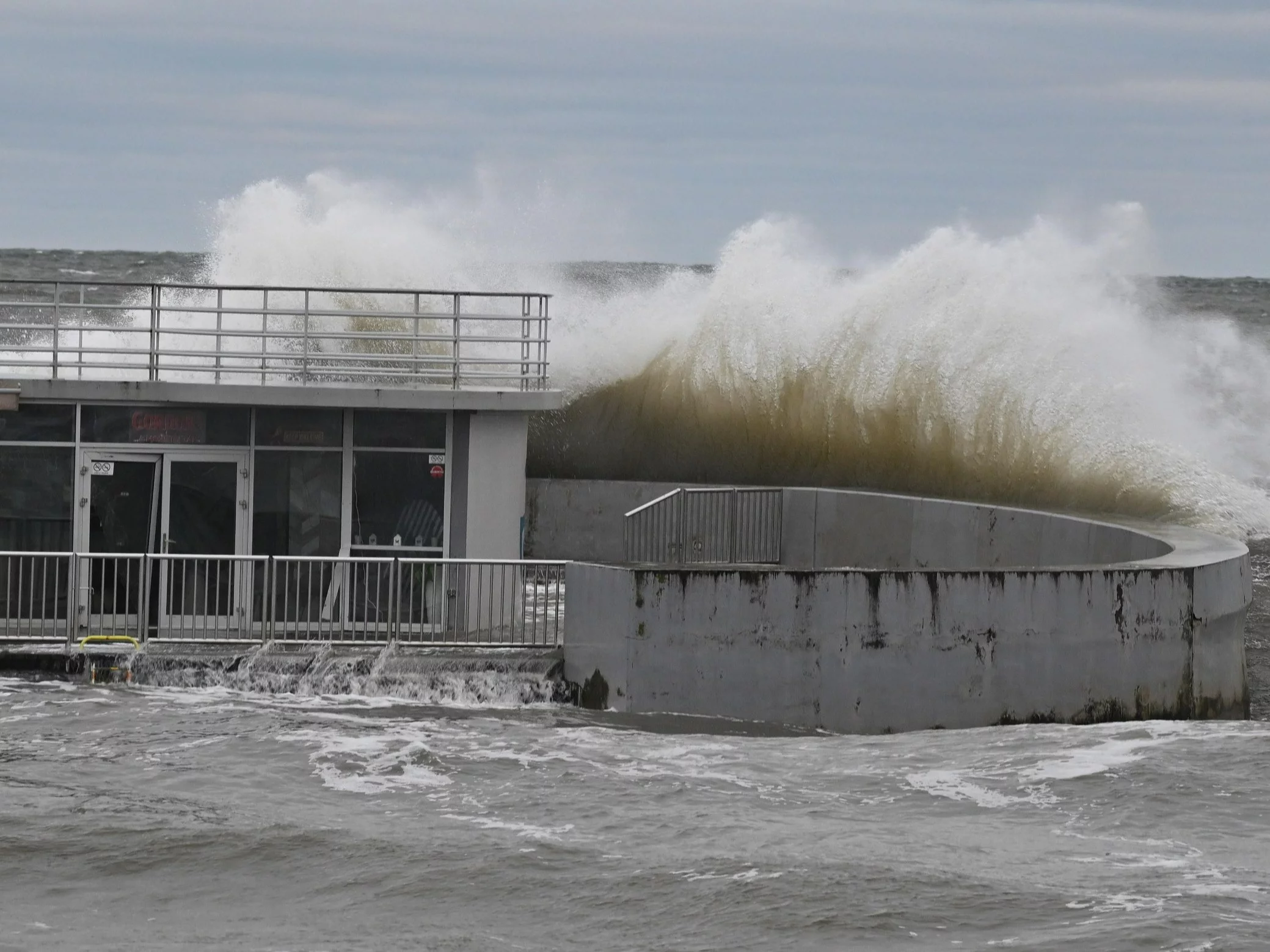 IMGW wydało alert dla Bałtyku. Sytuacja jest niebezpieczna