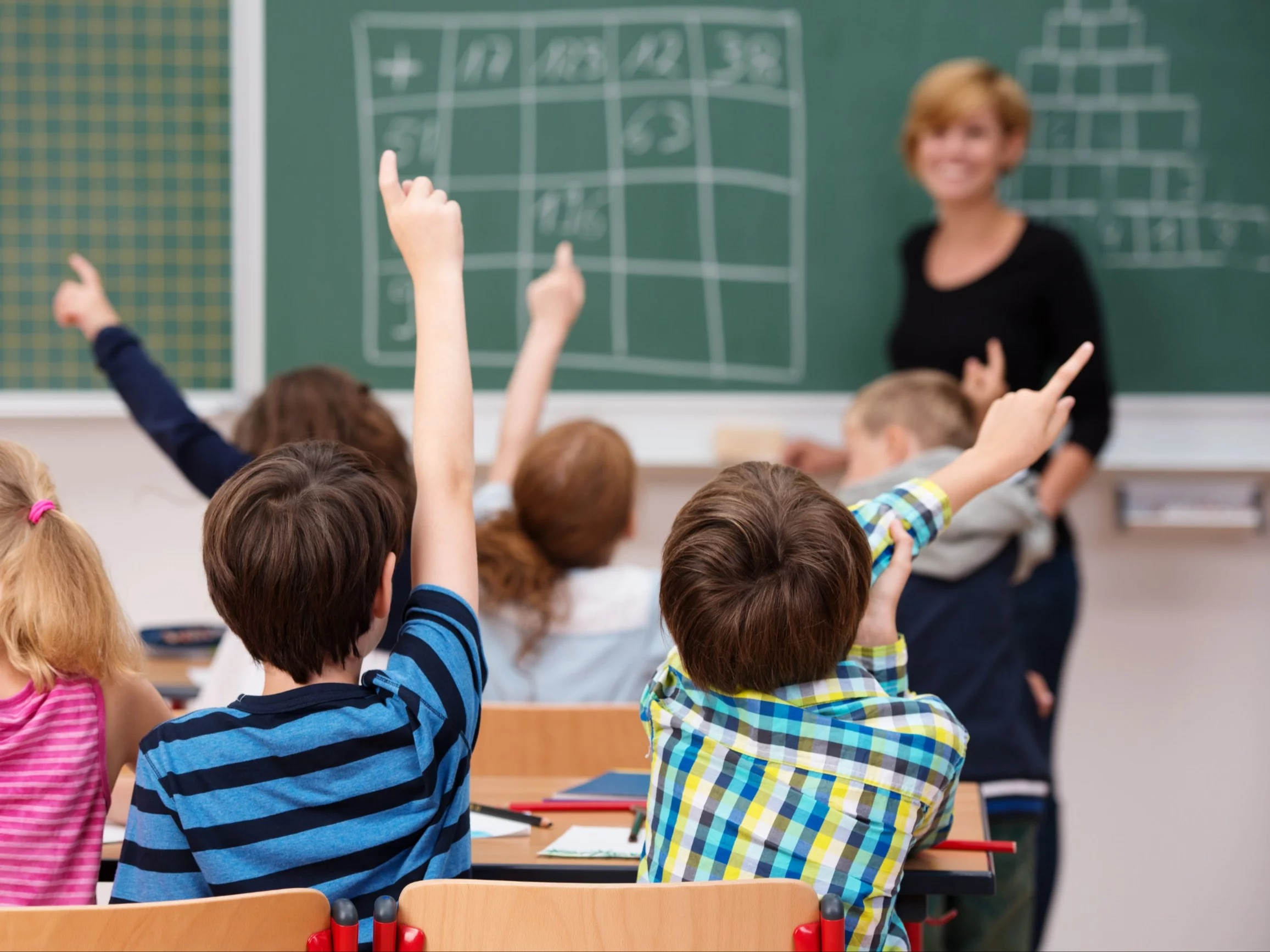 MEN wprowadził zmianę w szkołach. Nawet 75 tys. zł dla nauczycieli MEN wprowadził zmianę w szkołach. Nawet 75 tys. zł dla nauczycieli