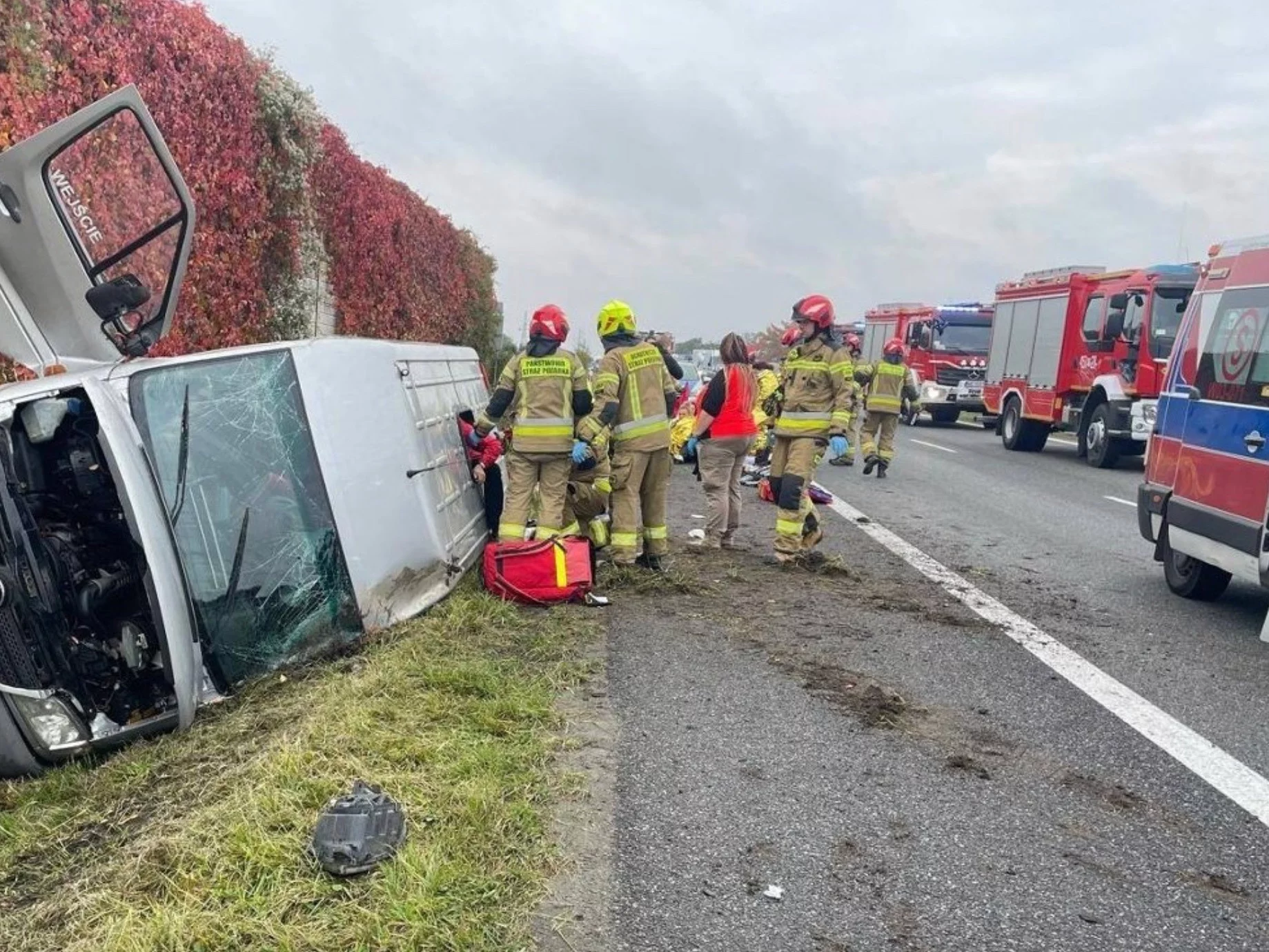 Poważny wypadek na S7. 11 osób rannych, lądował śmigłowiec Poważny wypadek na S7. 11 osób rannych, lądował śmigłowiec