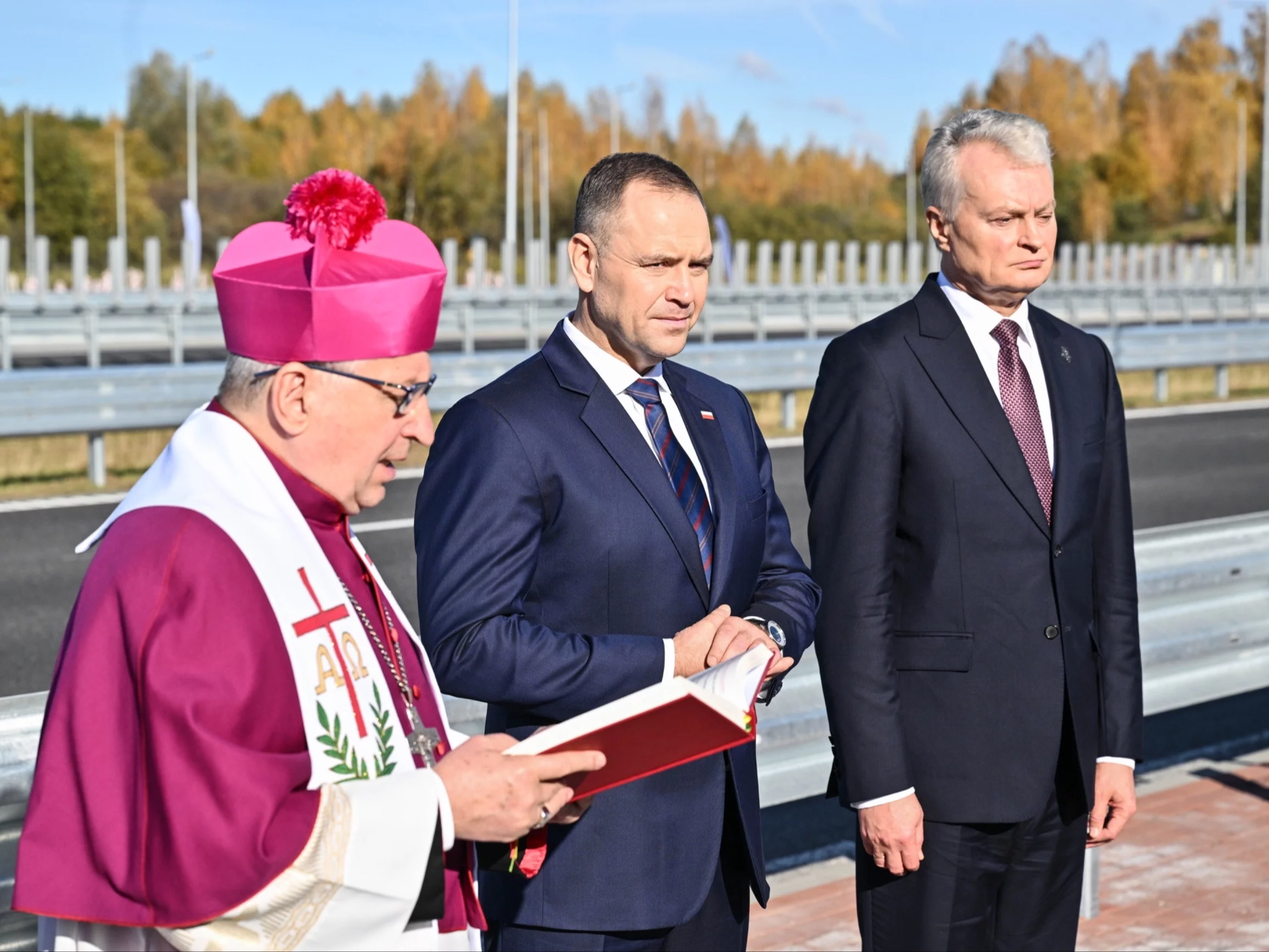 Prezydenci Polski i Litwy otworzyli kluczową inwestycję. Nawrocki: To symbol Prezydenci Polski i Litwy otworzyli kluczową inwestycję. Nawrocki: To symbol