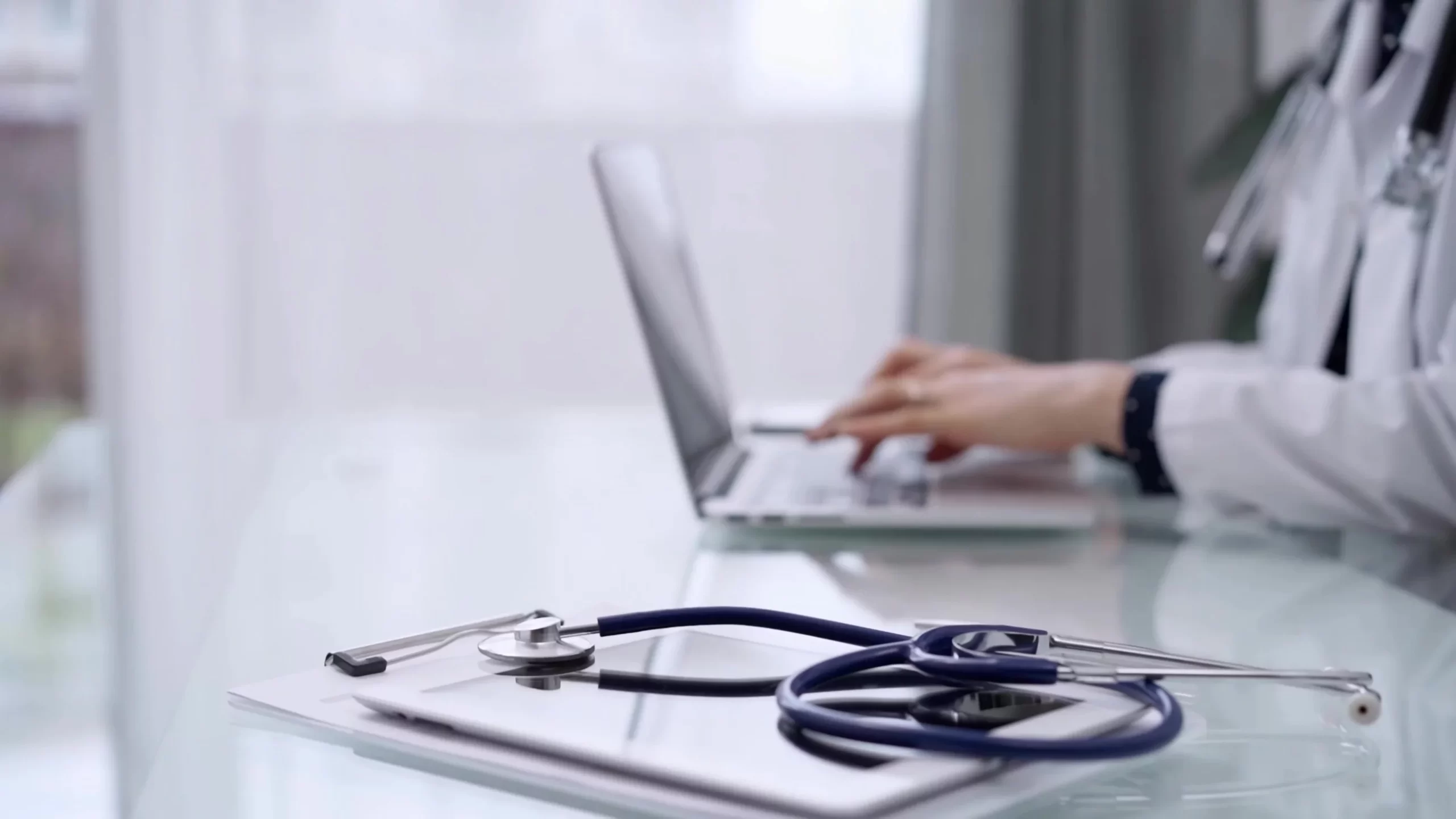 Przełomowe zmiany w polskich przychodniach. Koniec z kolejkami?