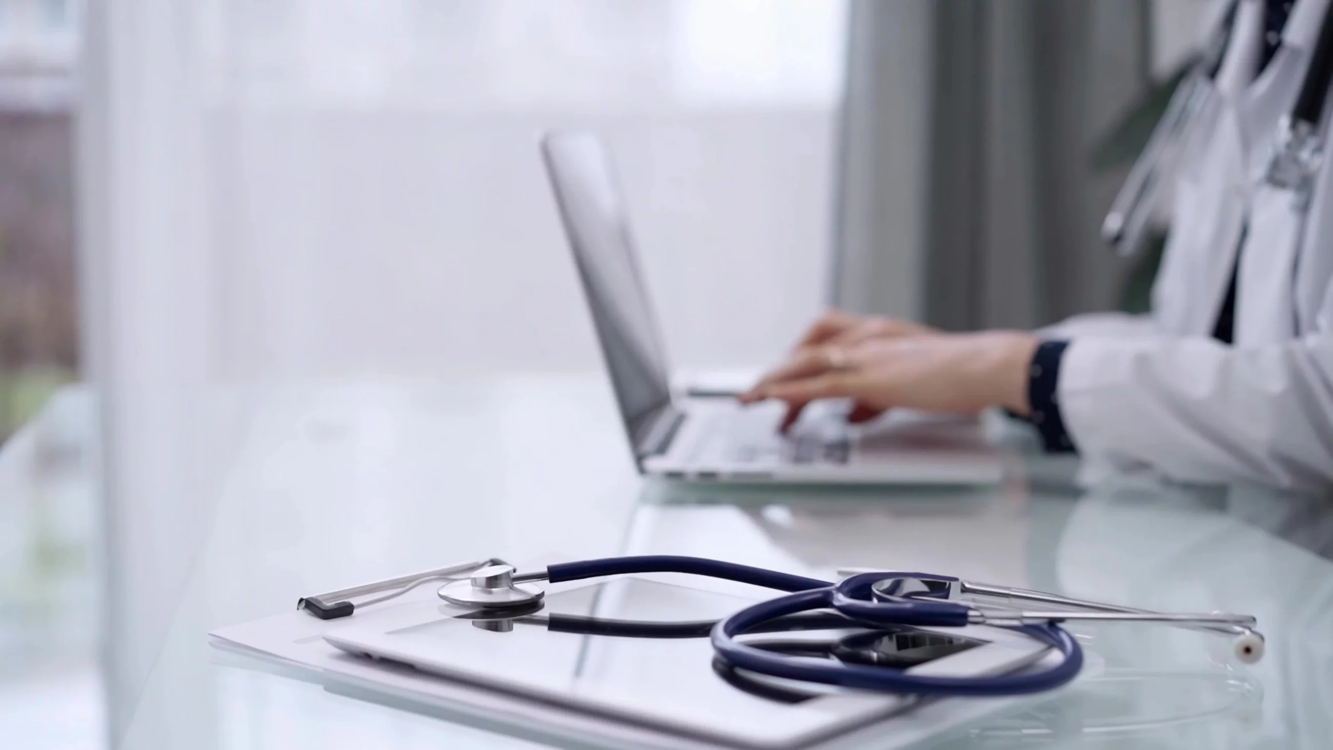 Przełomowe zmiany w polskich przychodniach. Koniec z kolejkami?