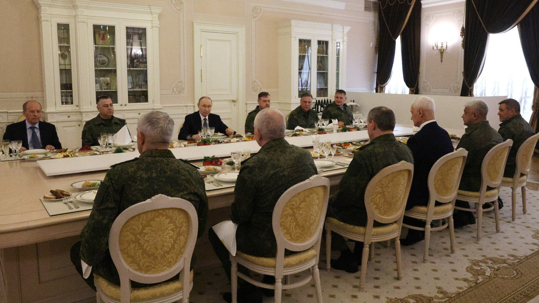 Tak Putin świętował swoje urodziny. Wystarczyło 14 sekund, mnożą się teorie