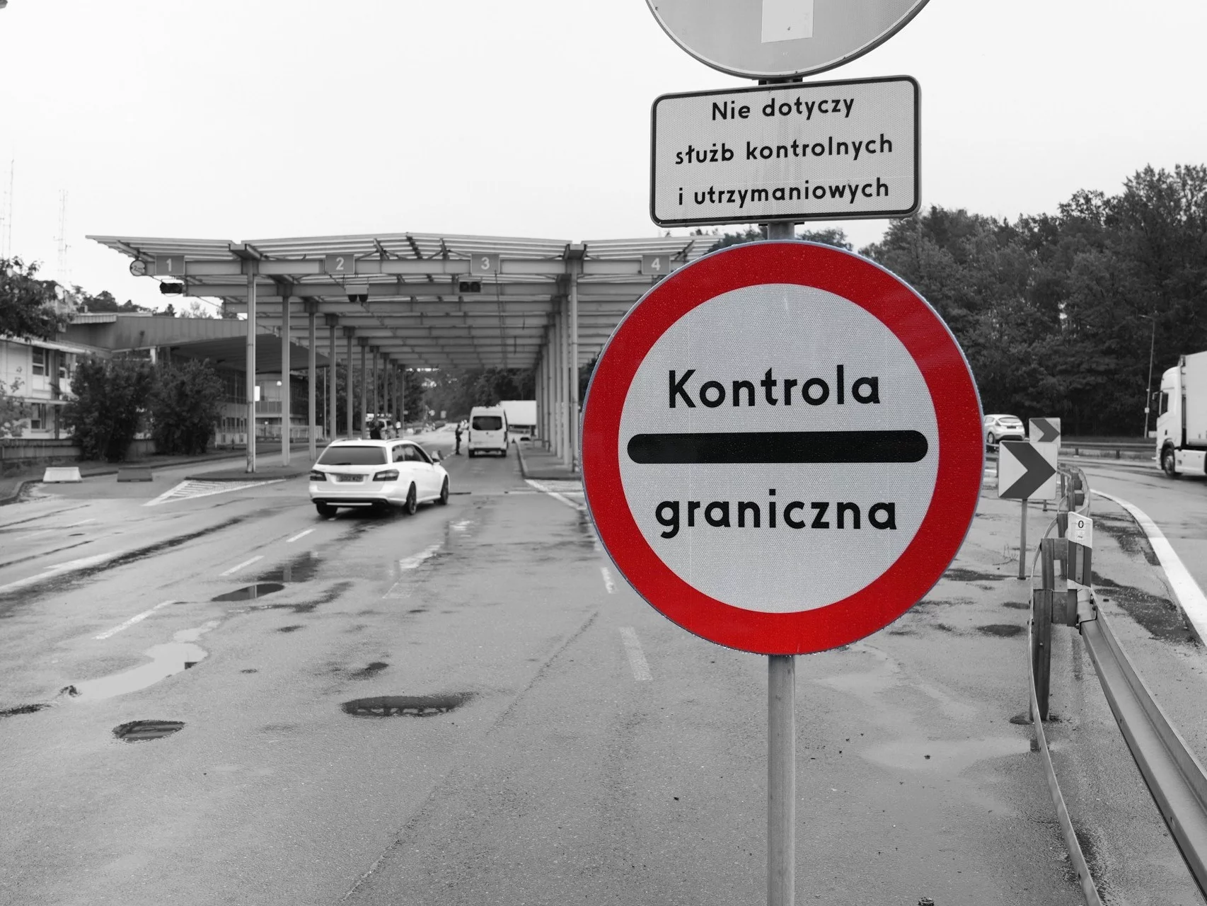 Tymczasowe kontrole na granicy z Niemcami i Litwą. Szef MSWiA podjął decyzję