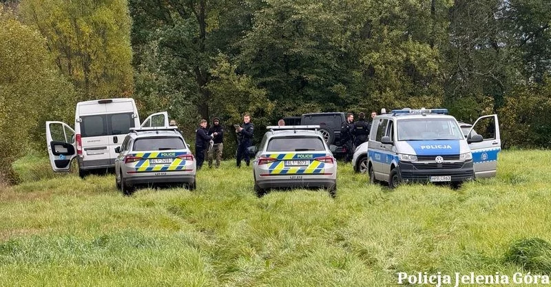 Ukradł auto, podczas blokady ruszył na policjanta. Padły strzały