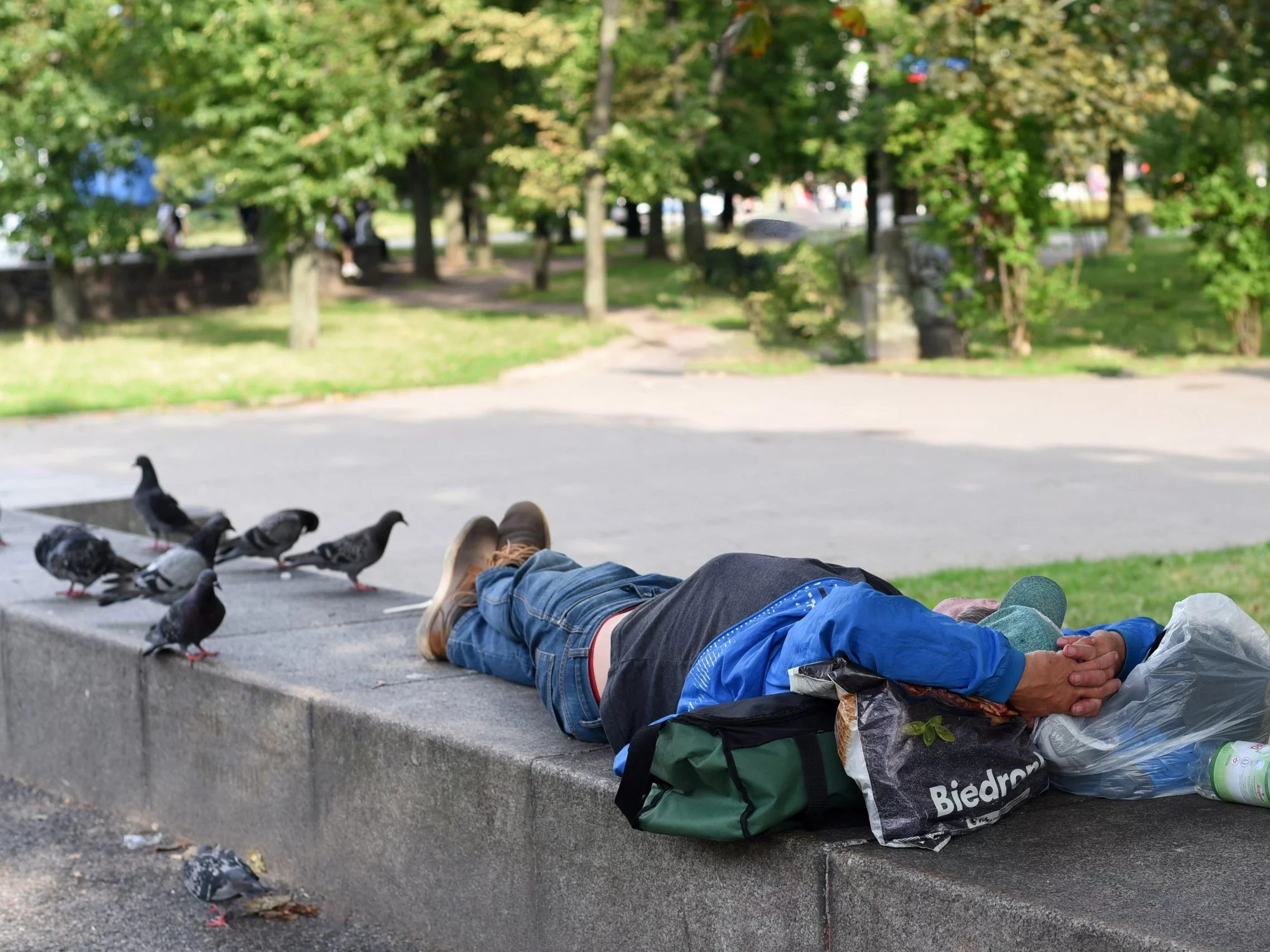 Warszawa ma problem z bezdomnymi. Mieszkańcy oburzeni Warszawa ma problem z bezdomnymi. Mieszkańcy oburzeni