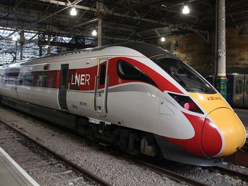 Atak nożowników w pociągu do Londynu. Rany zagrażające życiu u 9 osób Atak nożowników w pociągu do Londynu. Rany zagrażające życiu u 9 osób