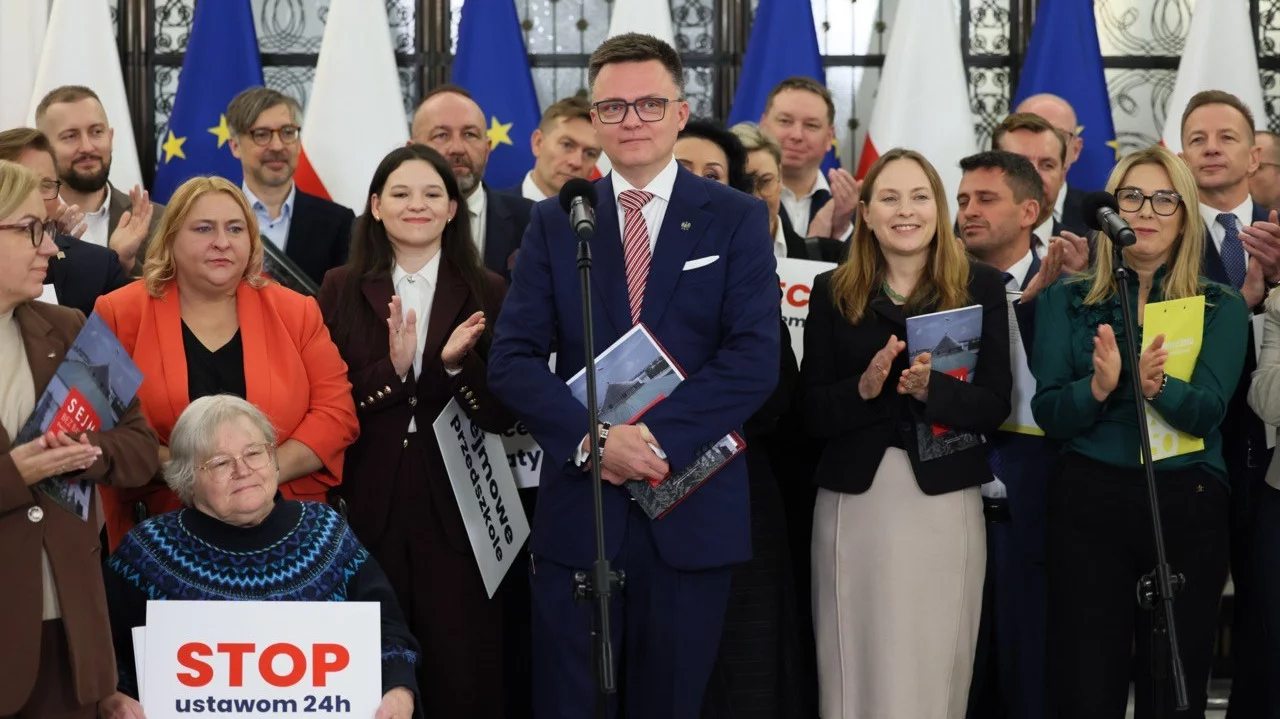 Awantura w koalicji? Partia Hołowni uderzyła w nowego marszałka Sejmu po orędziu Awantura w koalicji? Partia Hołowni uderzyła w nowego marszałka Sejmu po orędziu