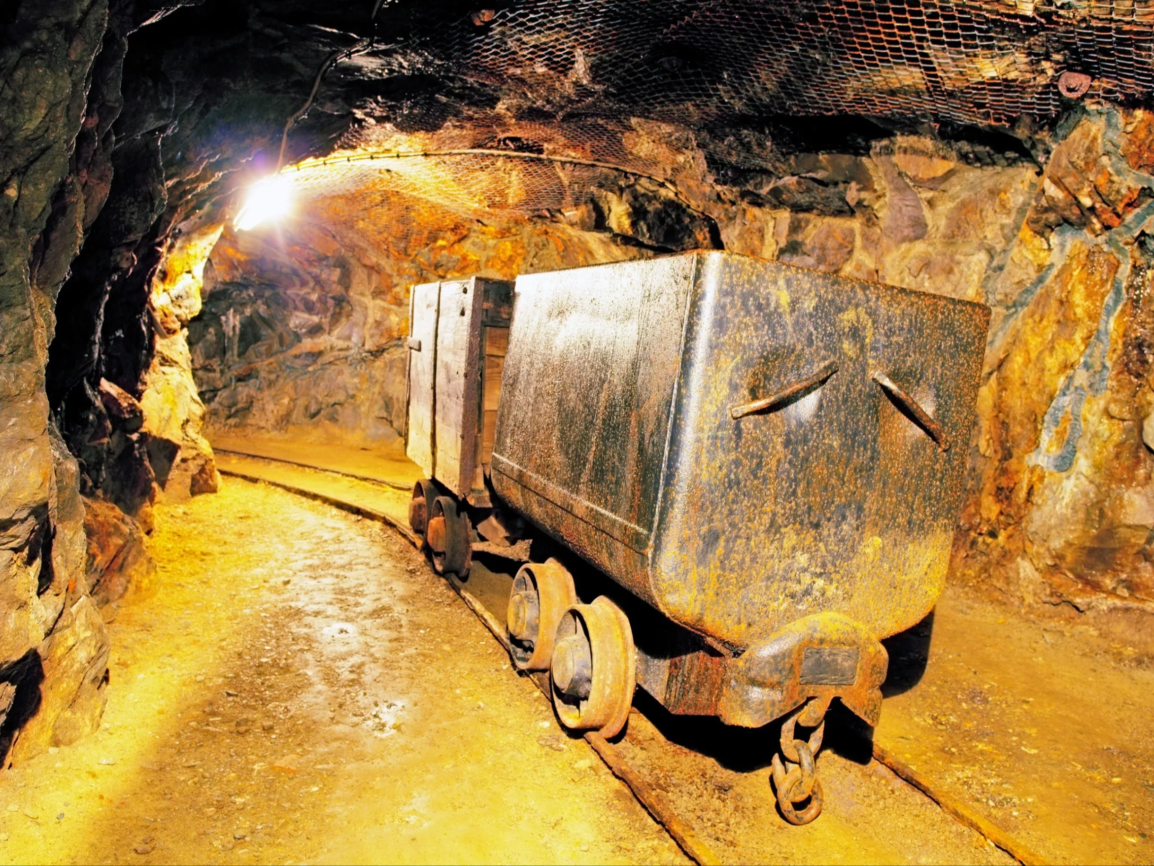 Groźby, ukryty tunel i tajne służby. Tak szukano złotego pociągu