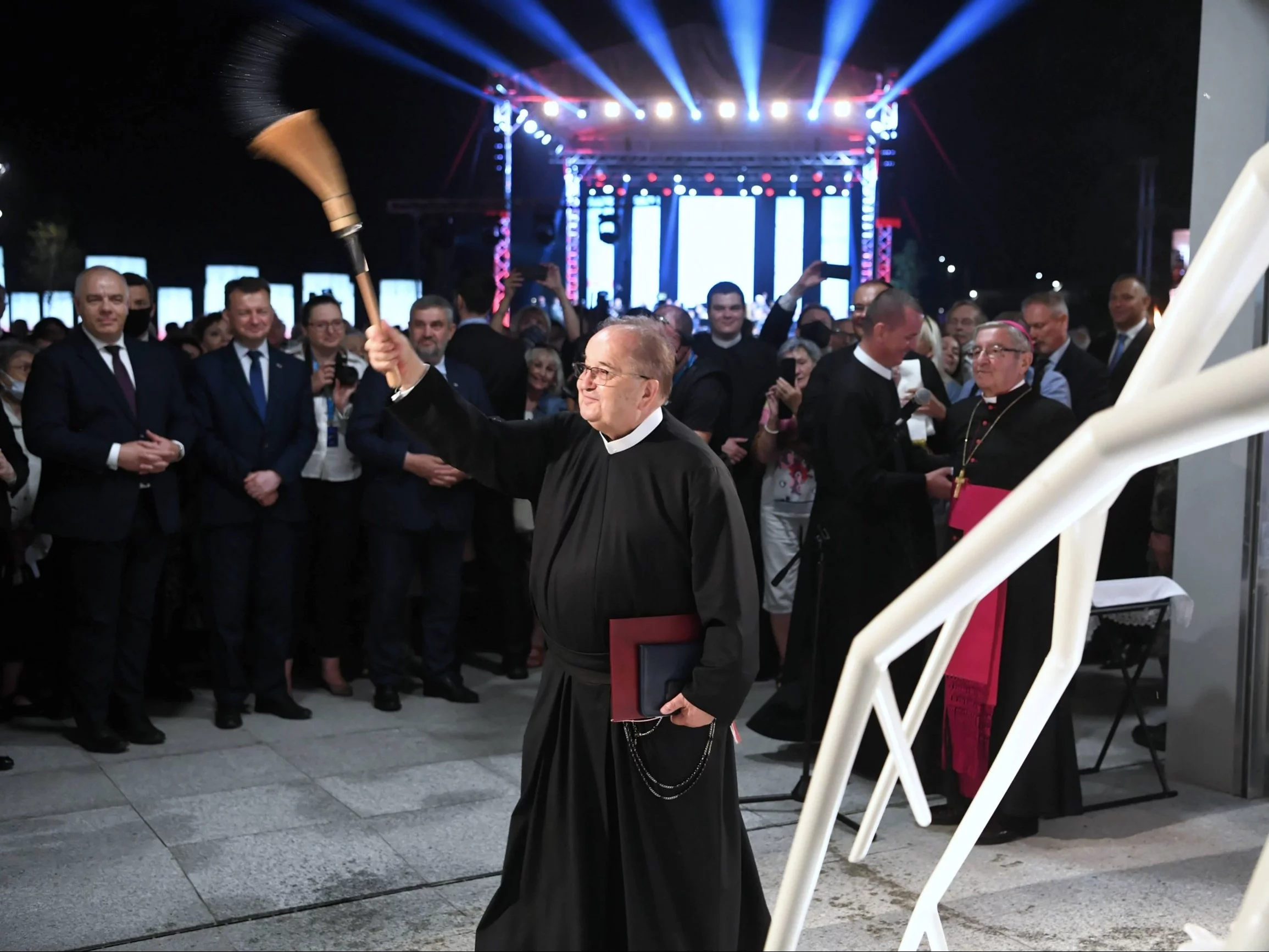 Kulisy wizyty CBA u ojca Rydzyka. Padają nazwiska Ziobry i Romanowskiego