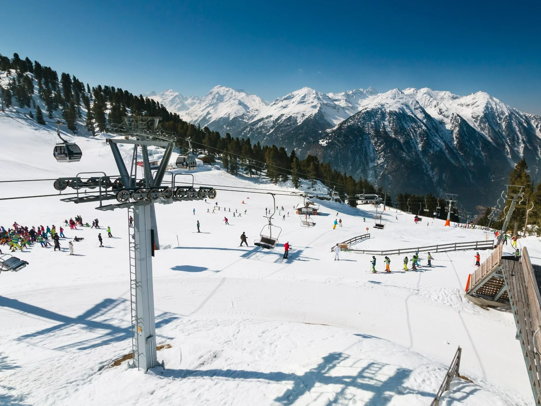 Lawina porwała narciarzy w Tyrolu. Polacy ruszyli na ratunek