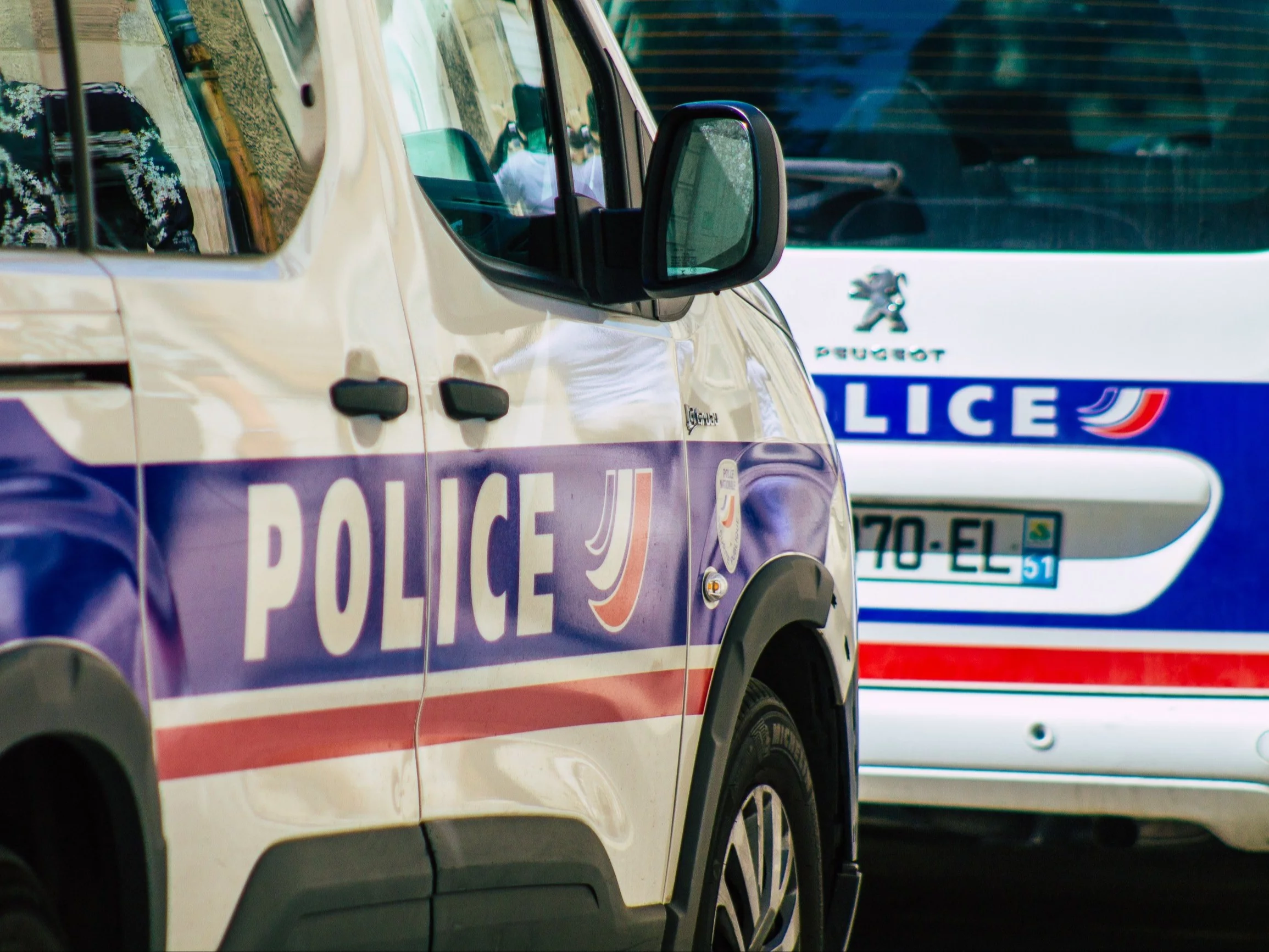 Mężczyzna wjechał w tłum. Potem próbował podpalić samochód