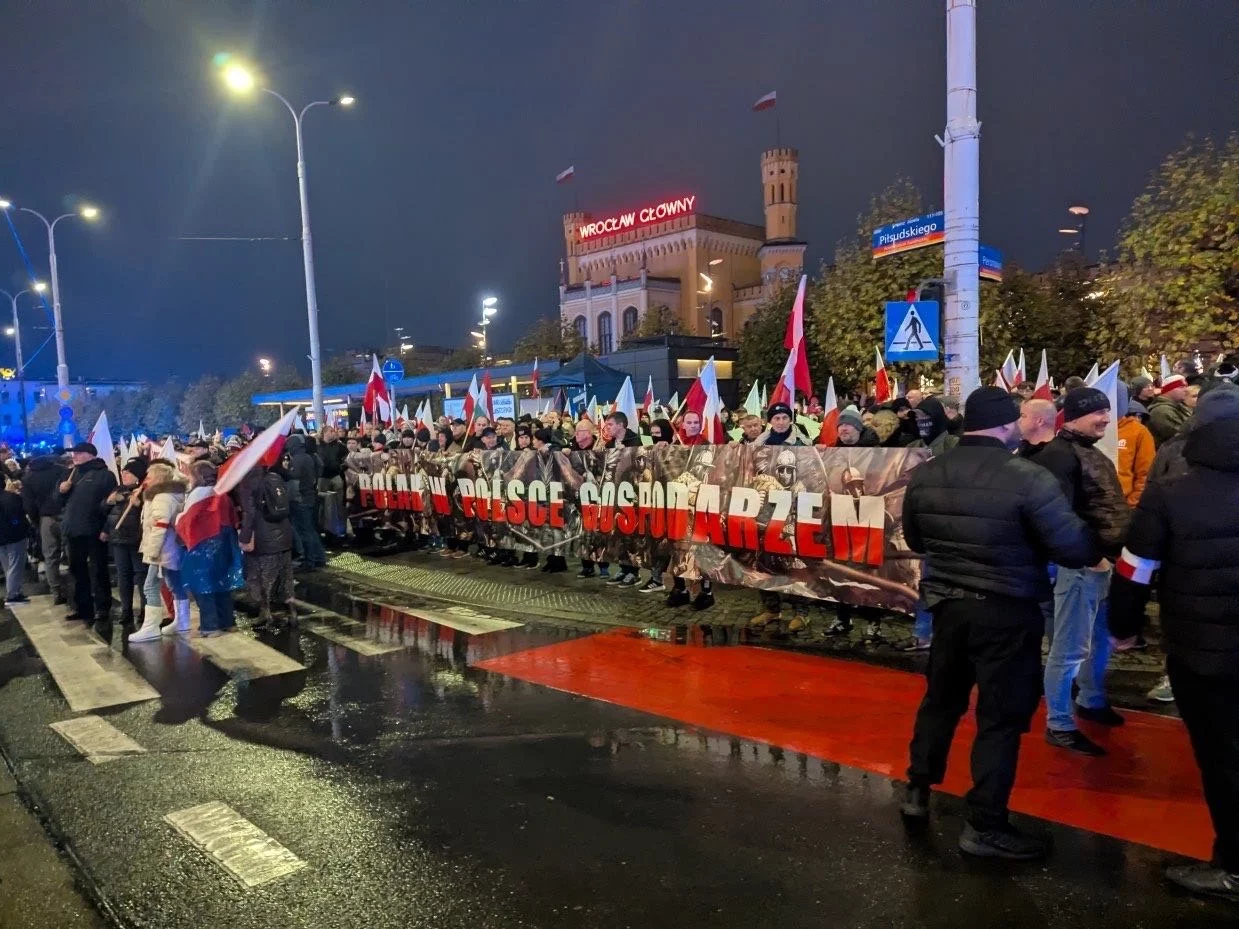 Międlar, race i skandaliczne hasła. Tak wyglądał marsz we Wrocławiu