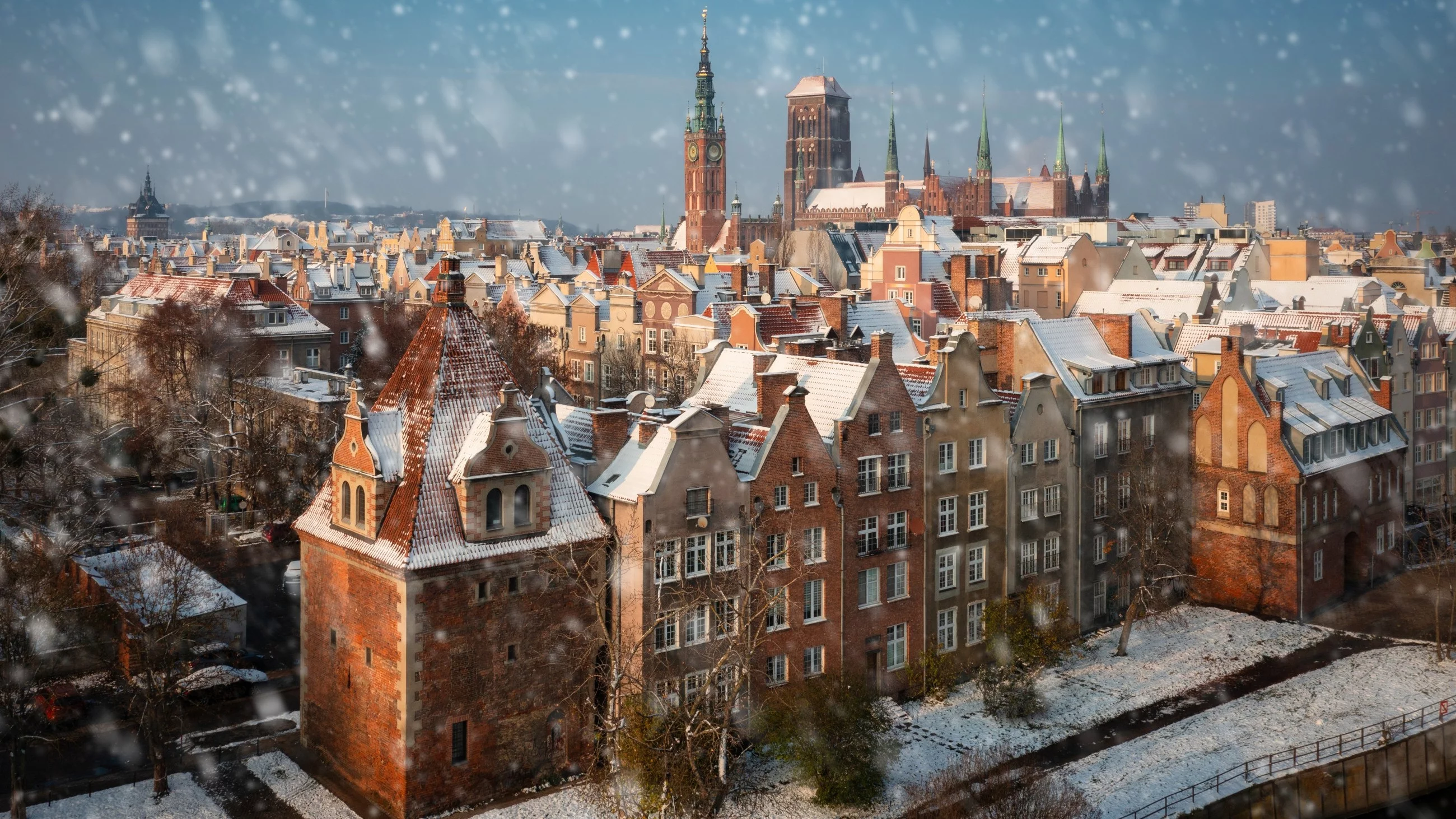 Nawet 20 stopni, a potem już tylko chłodniej. Wiemy, kiedy spadnie śnieg