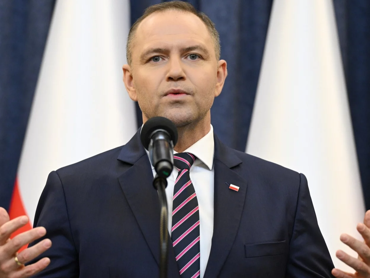 Nawrocki chce zdelegalizować partię. Tak się tłumaczy