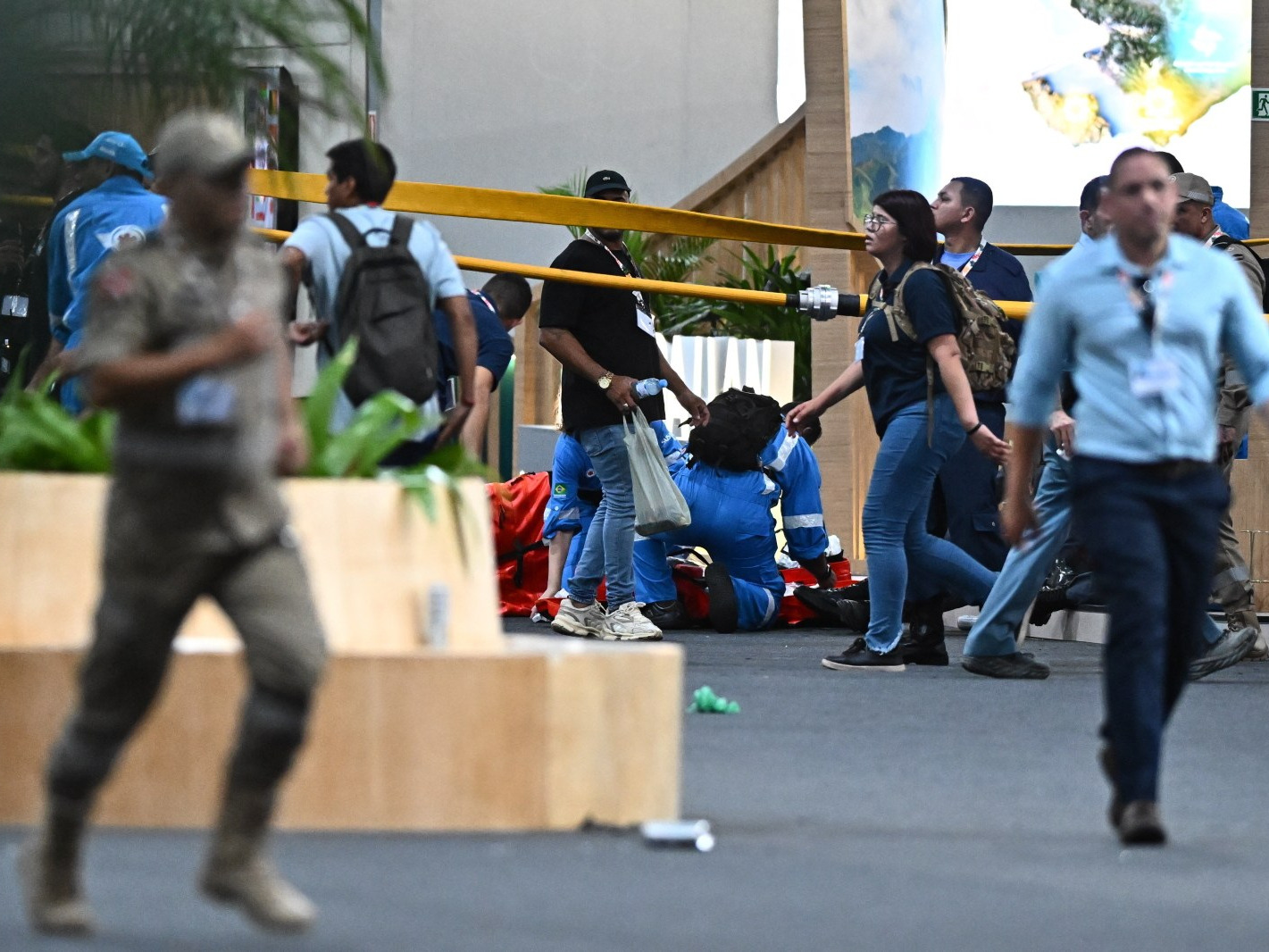 Pożar podczas szczytu COP30. Uczestnicy uciekali w popłochu Pożar podczas szczytu COP30. Uczestnicy uciekali w popłochu