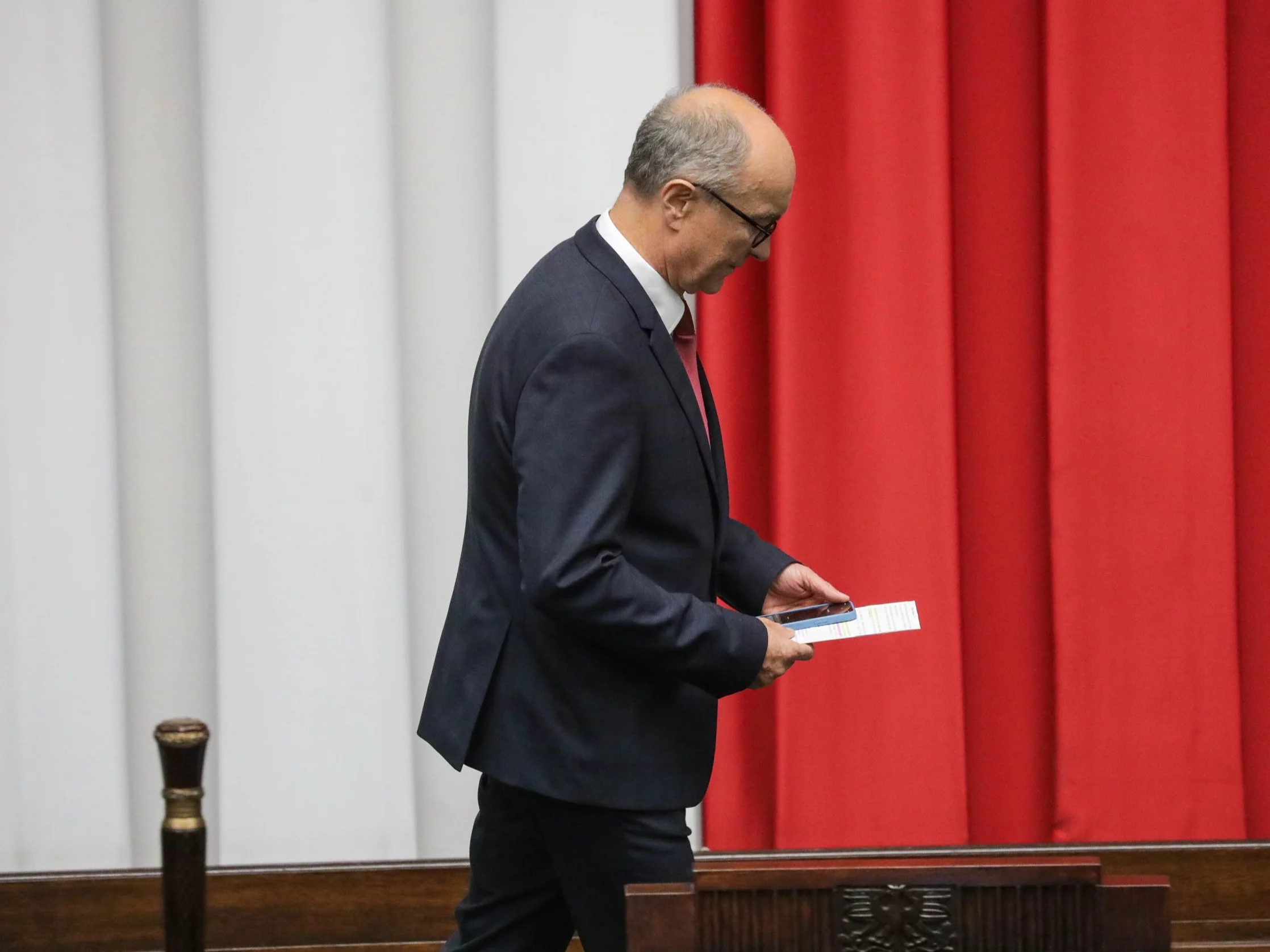 PZPR, afera Rywina i pasjonat ptactwa. To on zastąpi Hołownię w Sejmie PZPR, afera Rywina i pasjonat ptactwa. To on zastąpi Hołownię w Sejmie