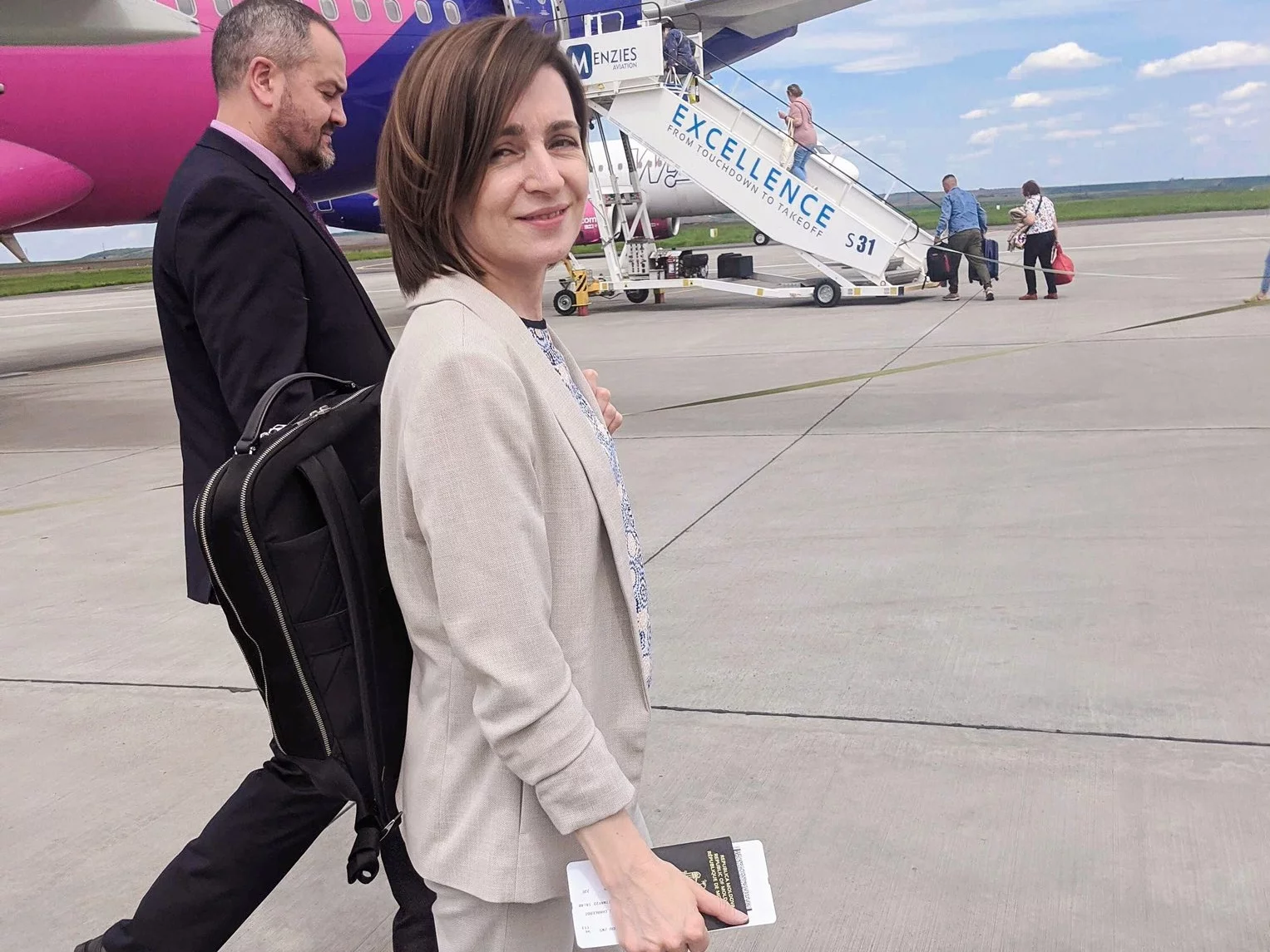 Ten kraj stoi przed historyczną szansą. „Kurs na Unię i podwyżka pensji” Ten kraj stoi przed historyczną szansą. „Kurs na Unię i podwyżka pensji”