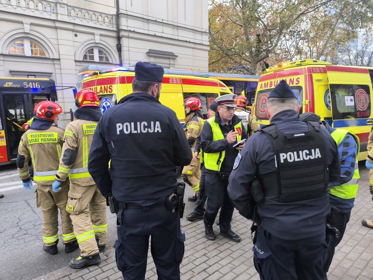 Tragiczny wypadek na torowisku w Warszawie. Trwa akcja służb Tragiczny wypadek na torowisku w Warszawie. Trwa akcja służb