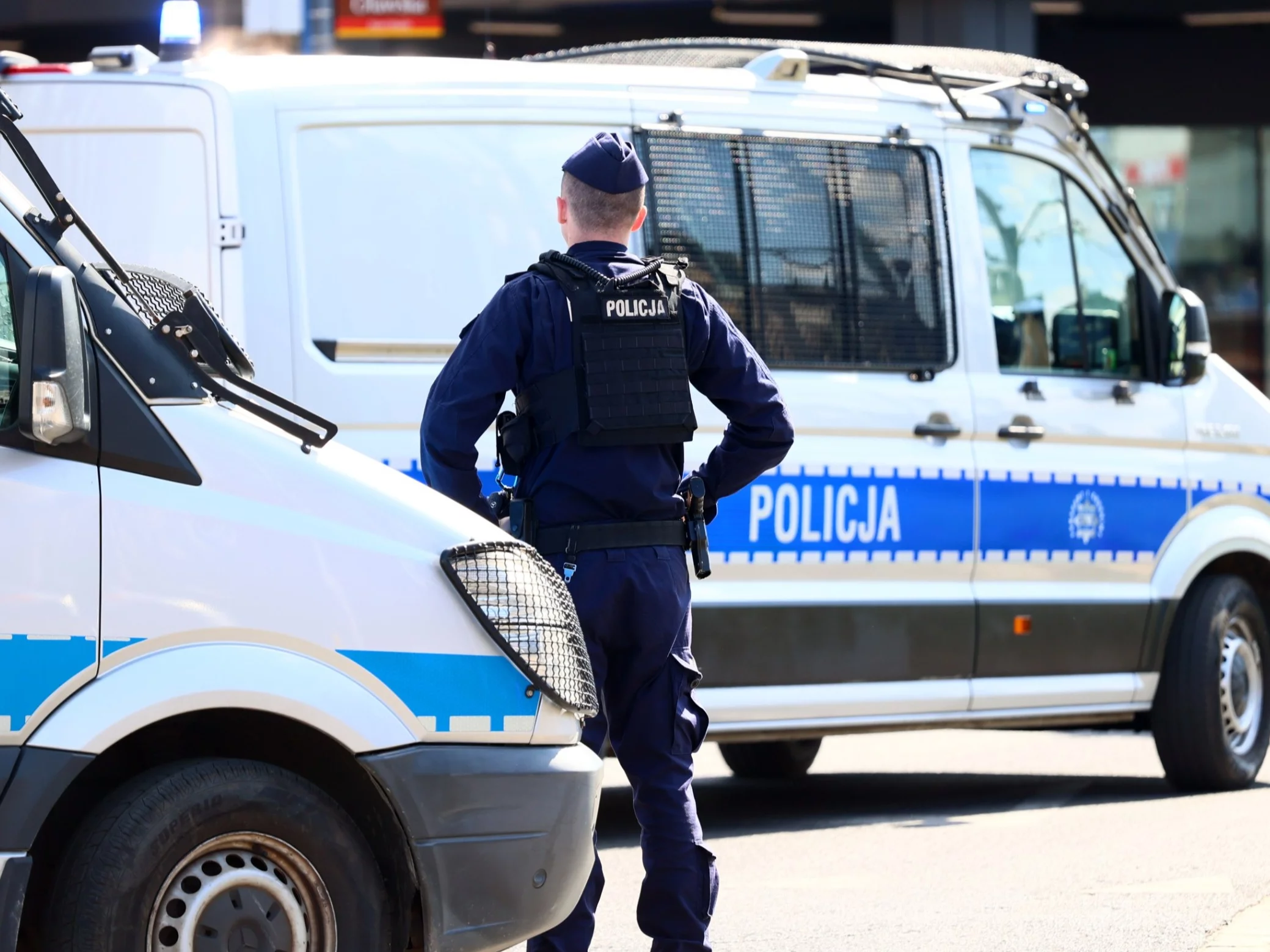 Żart wymknął się spod kontroli. Do akcji wkroczyło 140 policjantów Żart wymknął się spod kontroli. Do akcji wkroczyło 140 policjantów