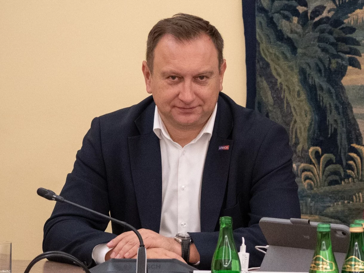 Znany poseł ma inne zdanie o podatku ws. mieszkań niż partia. Jego oświadczenie majątkowe obnaża fakty