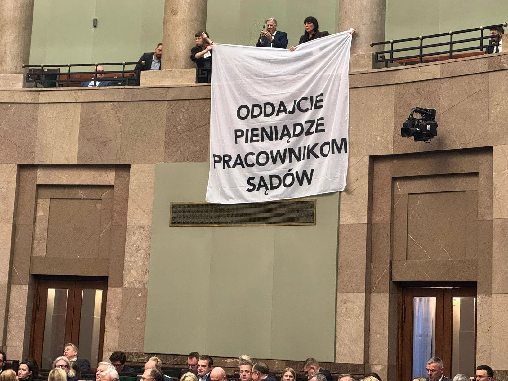 Awantura w Sejmie. Straż Marszałkowska wkroczyła do akcji