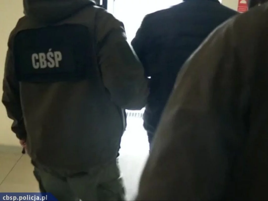 CBŚP rozbiło grupę przestępczą, kryjącą się za Kościołem Naturalnym. Zatrzymano 12 osób CBŚP rozbiło grupę przestępczą, kryjącą się za Kościołem Naturalnym. Zatrzymano 12 osób