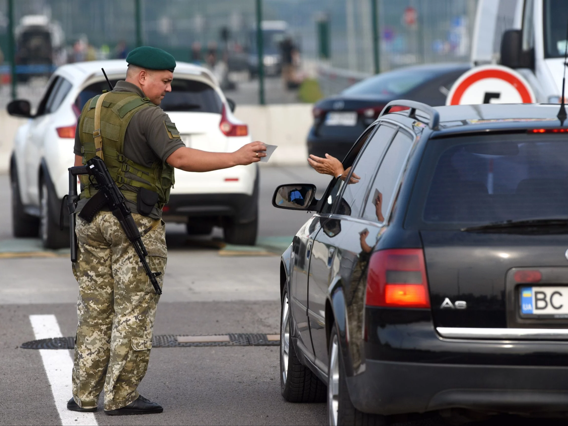 Coraz wiecej młodych Ukraińców w Polsce. Eksperci mówią o trendzie