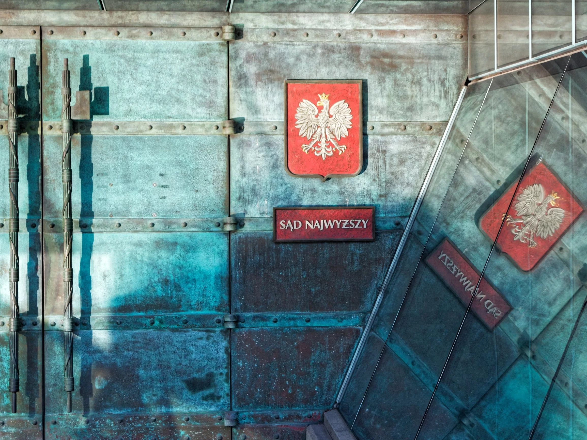 Krzyki i transparenty w Sądzie Najwyższym. Musiała interweniować policja