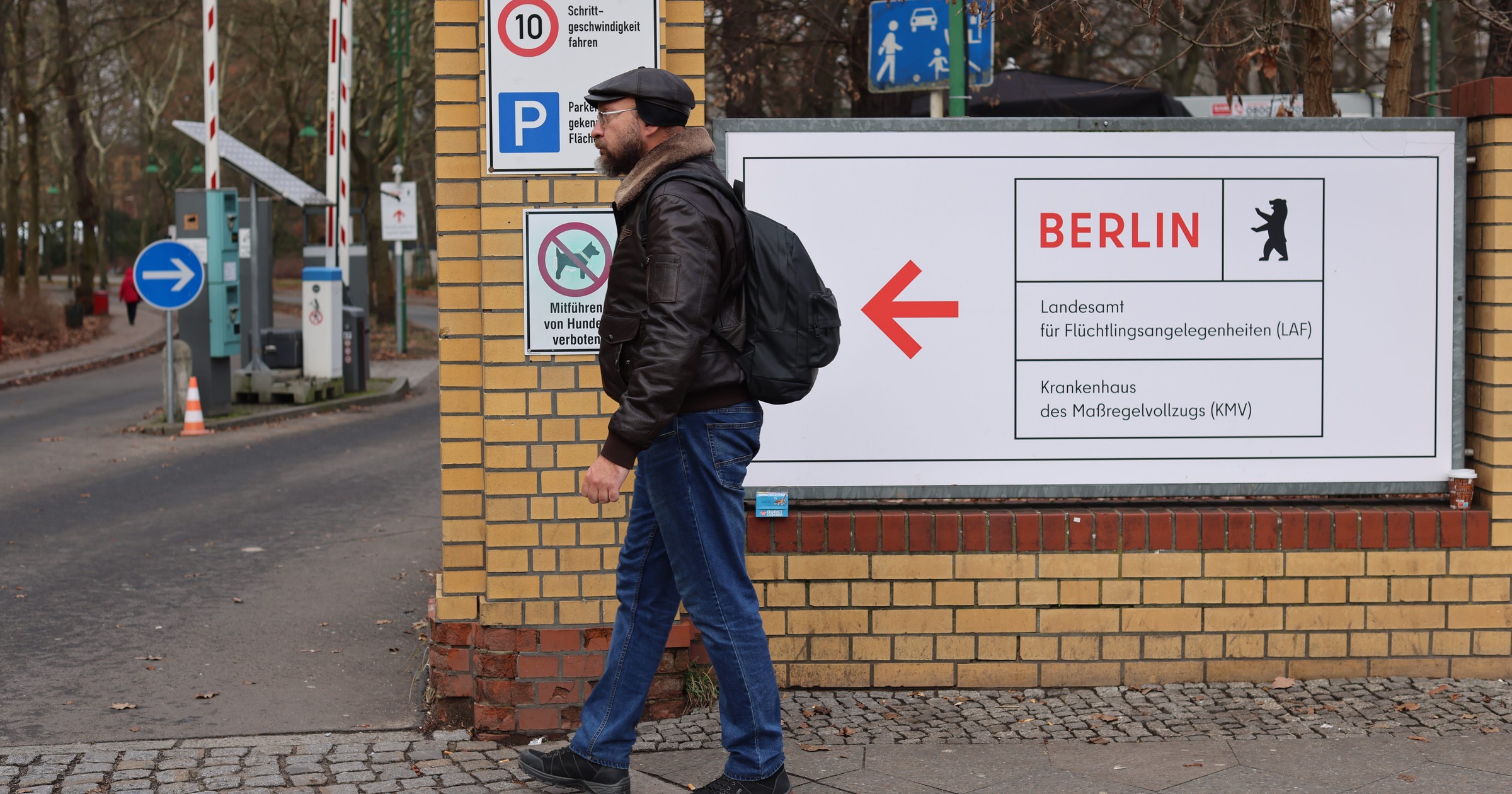 "Każdy, kto sprzeciwia się wojnie Putina, jest u nas mile widziany". Ta obietnica Niemiec już nie obowiązuje [REPORTAŻ]