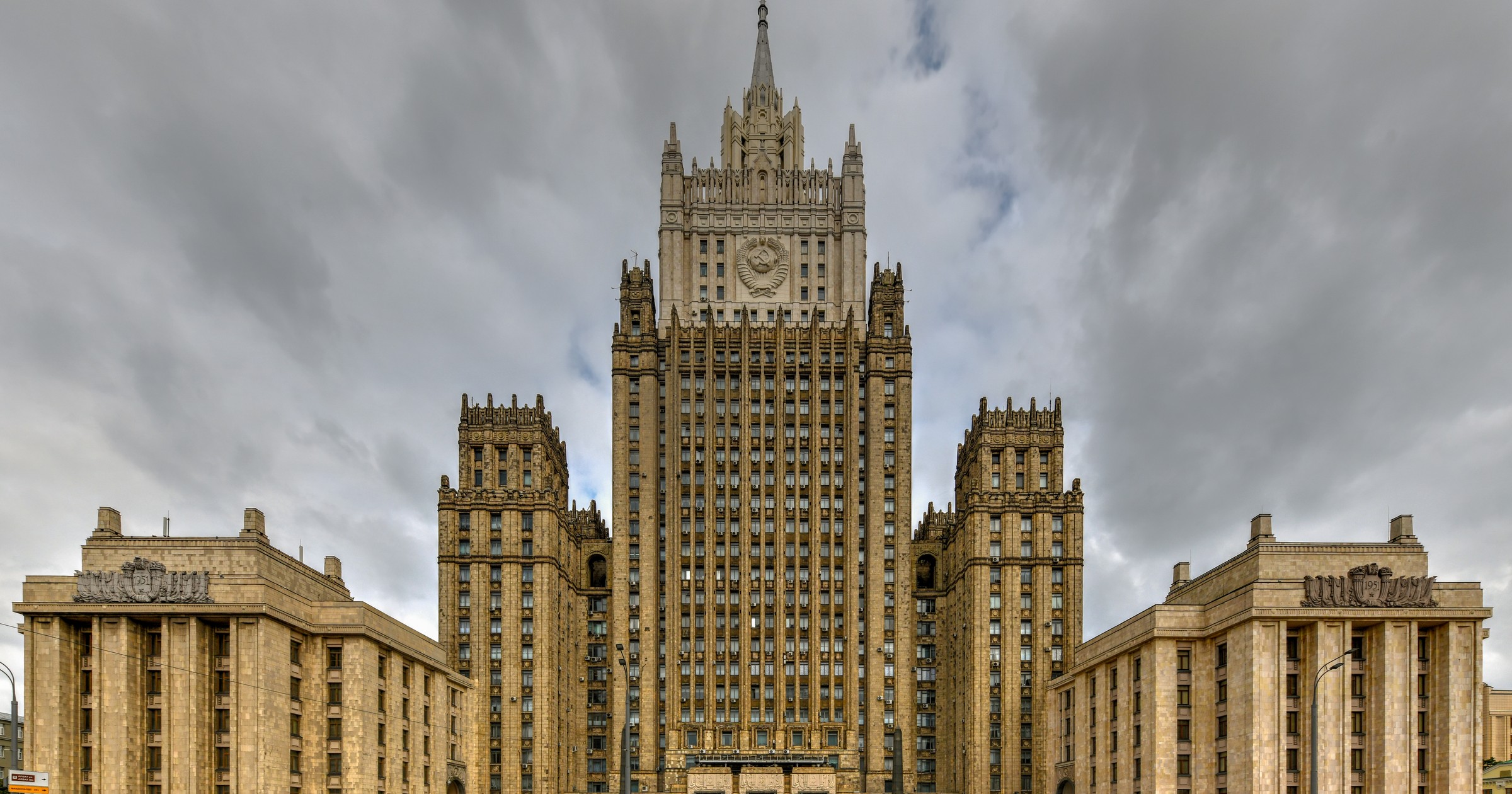 Moskwa kontra "stary lew". Tak Rosjanie dręczą zachodnich dyplomatów. Pseudoprotesty i wyzwiska to chleb powszedni [OPINIA]