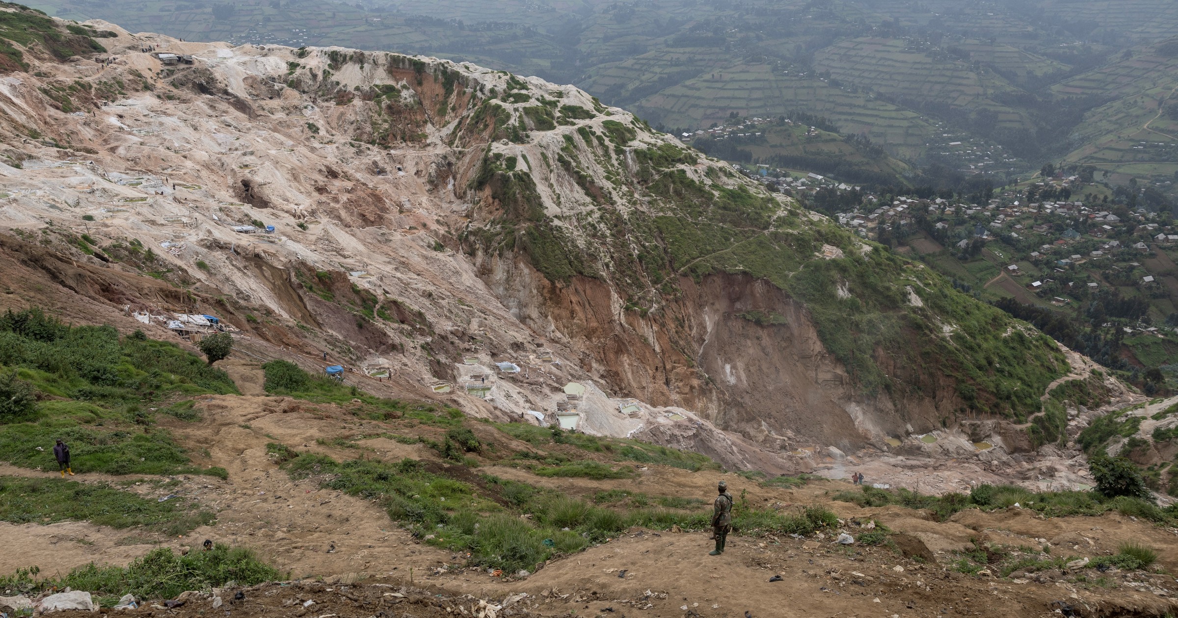 Ponad 200 osób zginęło w zawalonej kopalni Rubaya. Wśród ofiar są dzieci Ponad 200 osób zginęło w zawalonej kopalni Rubaya. Wśród ofiar są dzieci