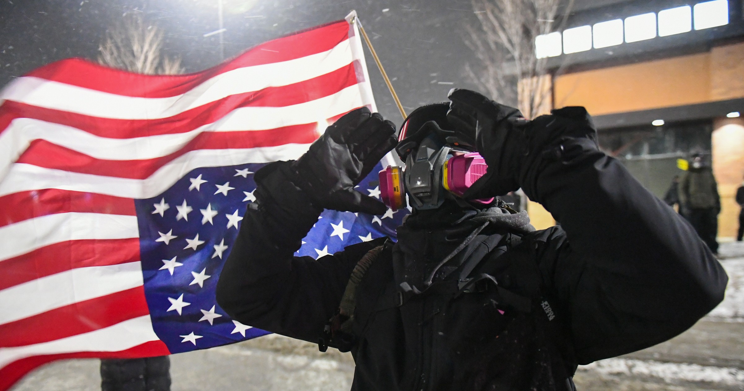 Skuleni na tylnym siedzeniu. Oto codzienność migrantów w USA. "Wyglądam jak Latynos, to wystarczy"