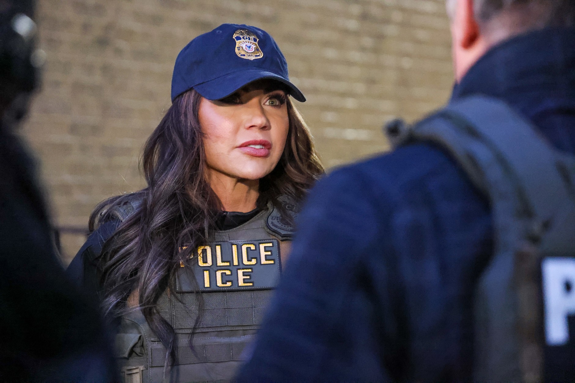 Skuleni na tylnym siedzeniu. Oto codzienność migrantów w USA. "Wyglądam jak Latynos, to wystarczy"