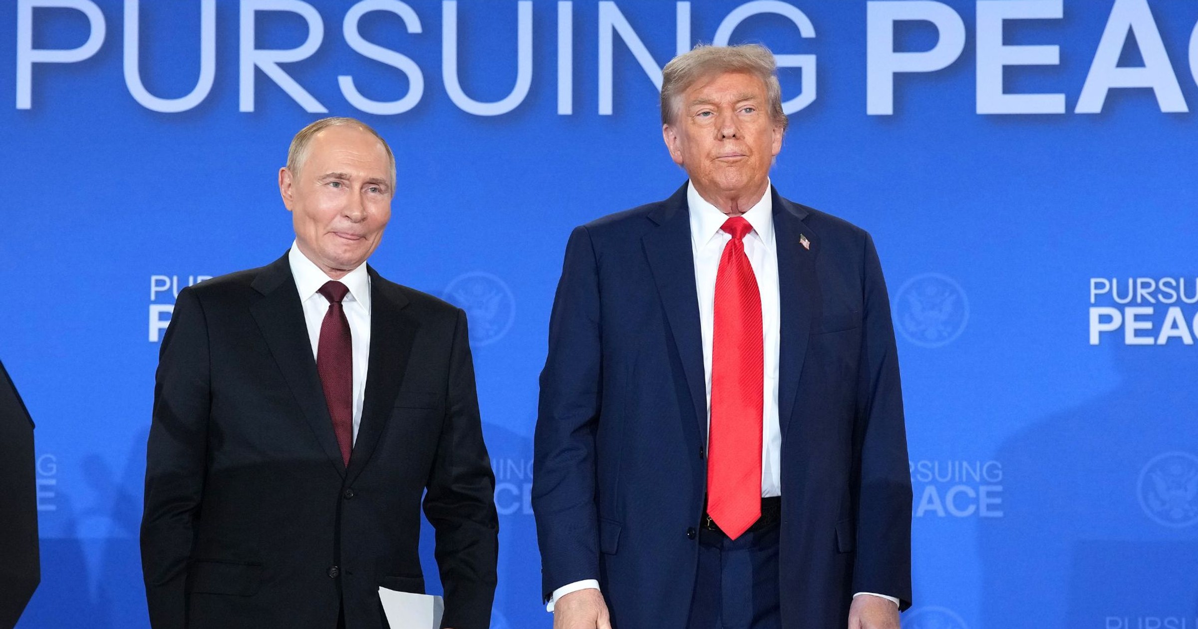 Waszyngton mówi o postępach, a Kijów słyszy tylko eksplozje. Były ambasador USA ostrzega: Putin prowadzi wyrachowaną grę. "Tak chce uniknąć irytacji Trumpa" Waszyngton mówi o postępach, a Kijów słyszy tylko eksplozje. Były ambasador USA ostrzega: Putin prowadzi wyrachowaną grę. "Tak chce uniknąć irytacji Trumpa"