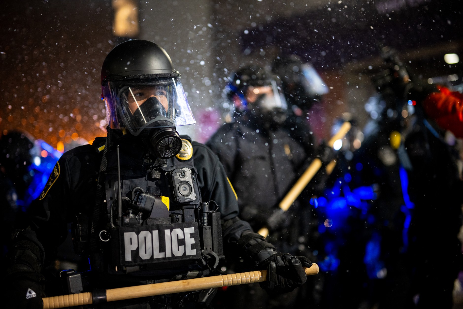 Wściekłość przeradza się w bunt. W Amerykanach aż kipi. "Wisi w powietrzu ryzyko wybuchu wojny domowej"