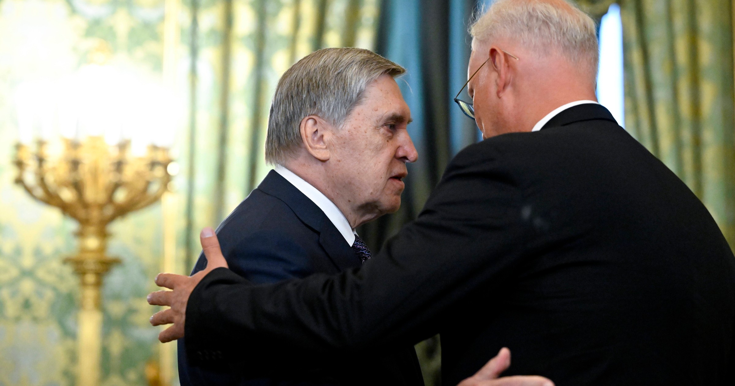 Zbrodniarze z Kremla siadają do rozmów. Pokój ma ich rozgrzeszyć. "Zamiast ponieść karę, otrzymają nagrodę" [OPINIA]