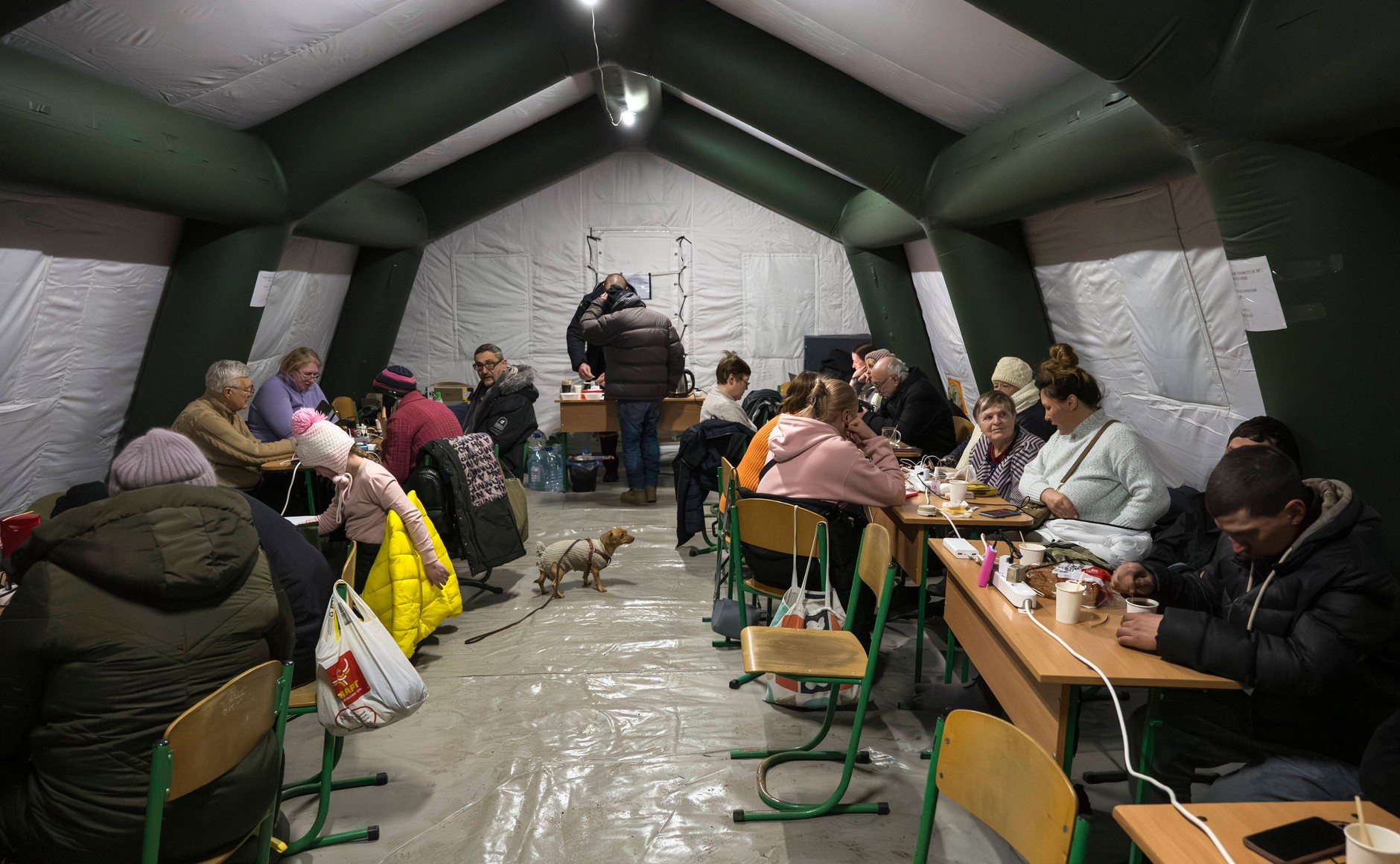 Mróz dobija Kijów. A Putin dokręca śrubę nalotami. Miasto ma ocalić "geniusz dronów"