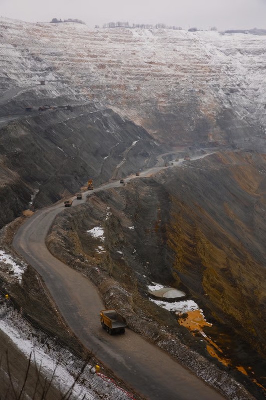 "To koniec". Tak Chiny po cichu rozszarpują Europę. Zaczęły od Serbii. "Czuję, jak drży mój dom" [FOTOREPORTAŻ]