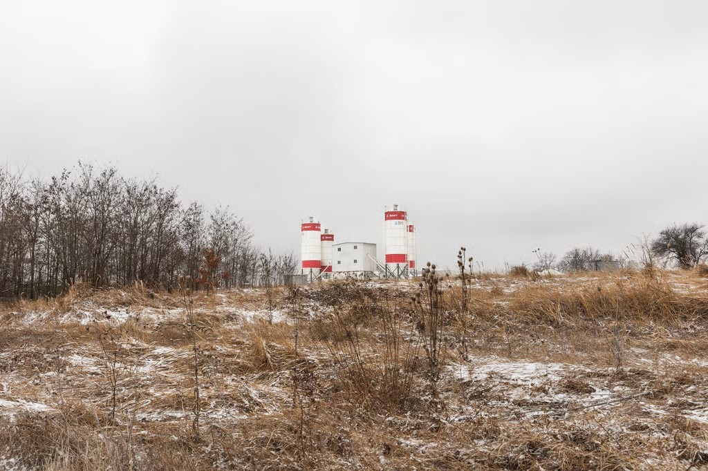 "To koniec". Tak Chiny po cichu rozszarpują Europę. Zaczęły od Serbii. "Czuję, jak drży mój dom" [FOTOREPORTAŻ]