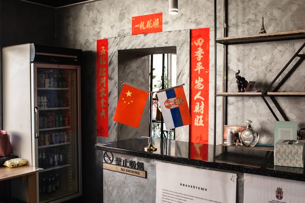 "To koniec". Tak Chiny po cichu rozszarpują Europę. Zaczęły od Serbii. "Czuję, jak drży mój dom" [FOTOREPORTAŻ]