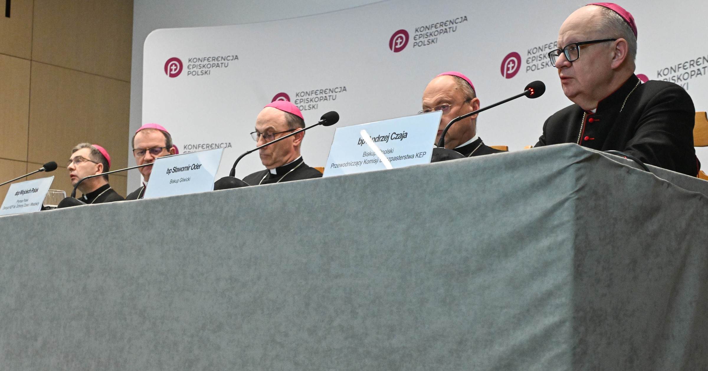 Biskupi o współpracy z prokuraturą w sprawie pedofilii. "W razie podejrzenia"