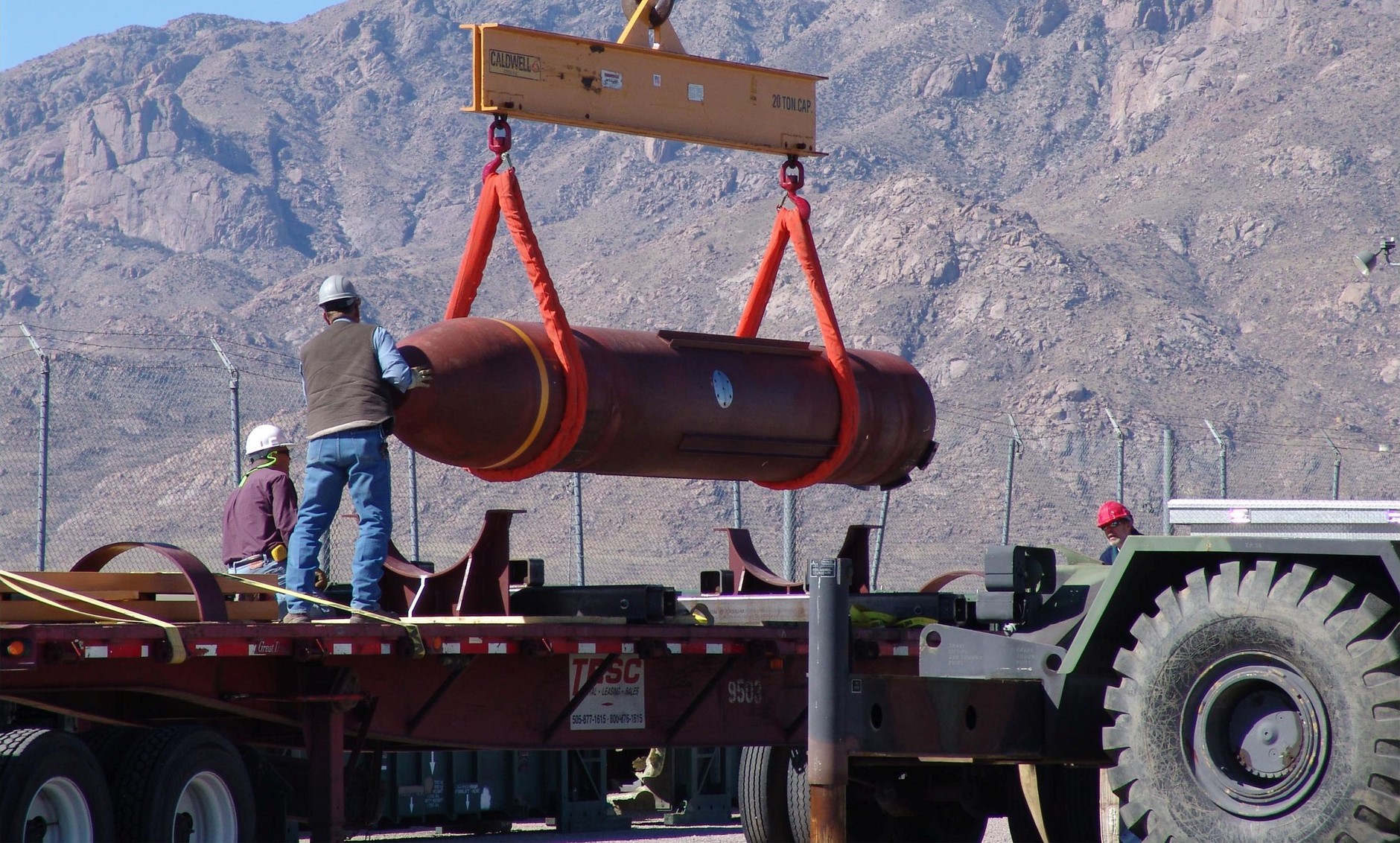 "Bunker buster" rzucony do ataku na Iran? Nowe wideo podbija sieć