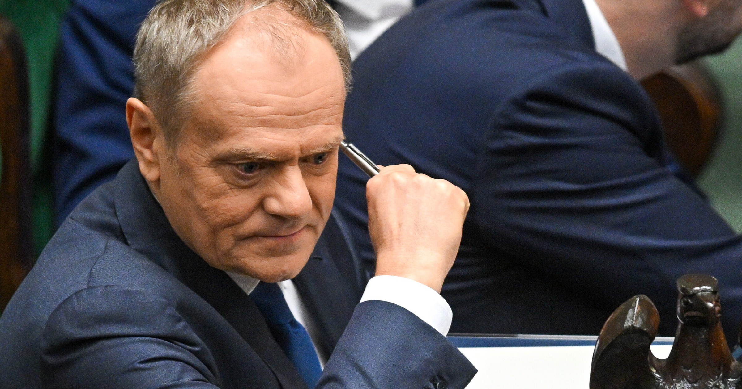 Czarne chmury nad Donaldem Tuskiem. Polacy ocenili jego działania [SONDAŻ]