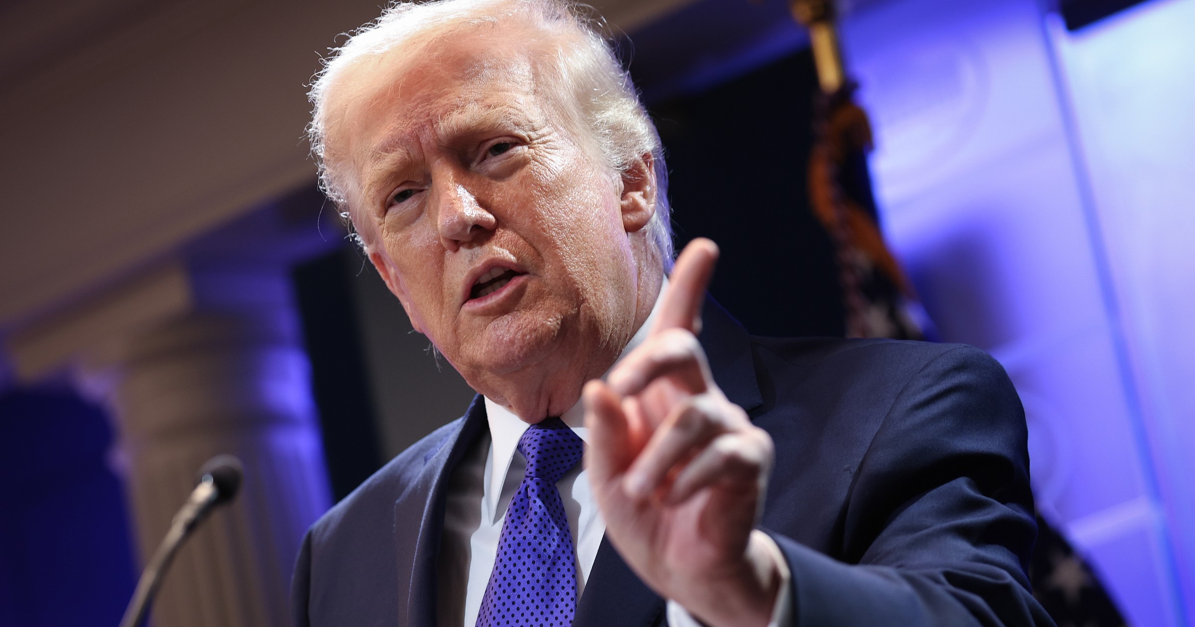 Donald Trump bagatelizuje gwałtowany wzrost cen ropy. "To niewiele za bezpieczeństwo"