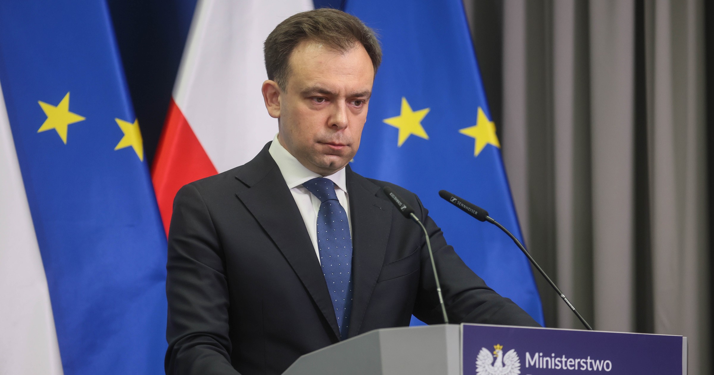 "Fatamorgana zysków z NBP". Andrzej Domański krytykuje prezydencki projekt finansowania armii