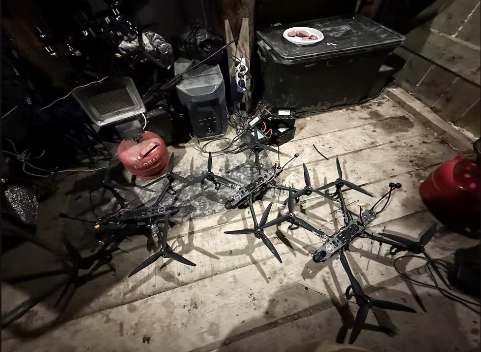 Godziny grozy w "strefie śmierci". Tak Ukraińscy żołnierze polują na śmiercionośne drony. "Jeśli teraz nie trafię, w wiosce zginą ludzie" [REPORTAŻ]