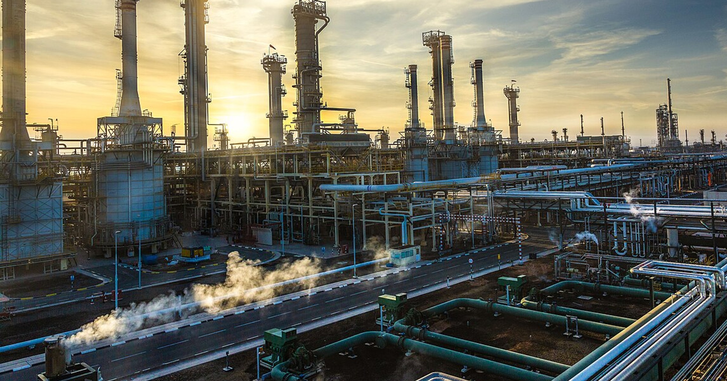 Jedna z największych rafinerii świata zamknięta. Pożar po ataku