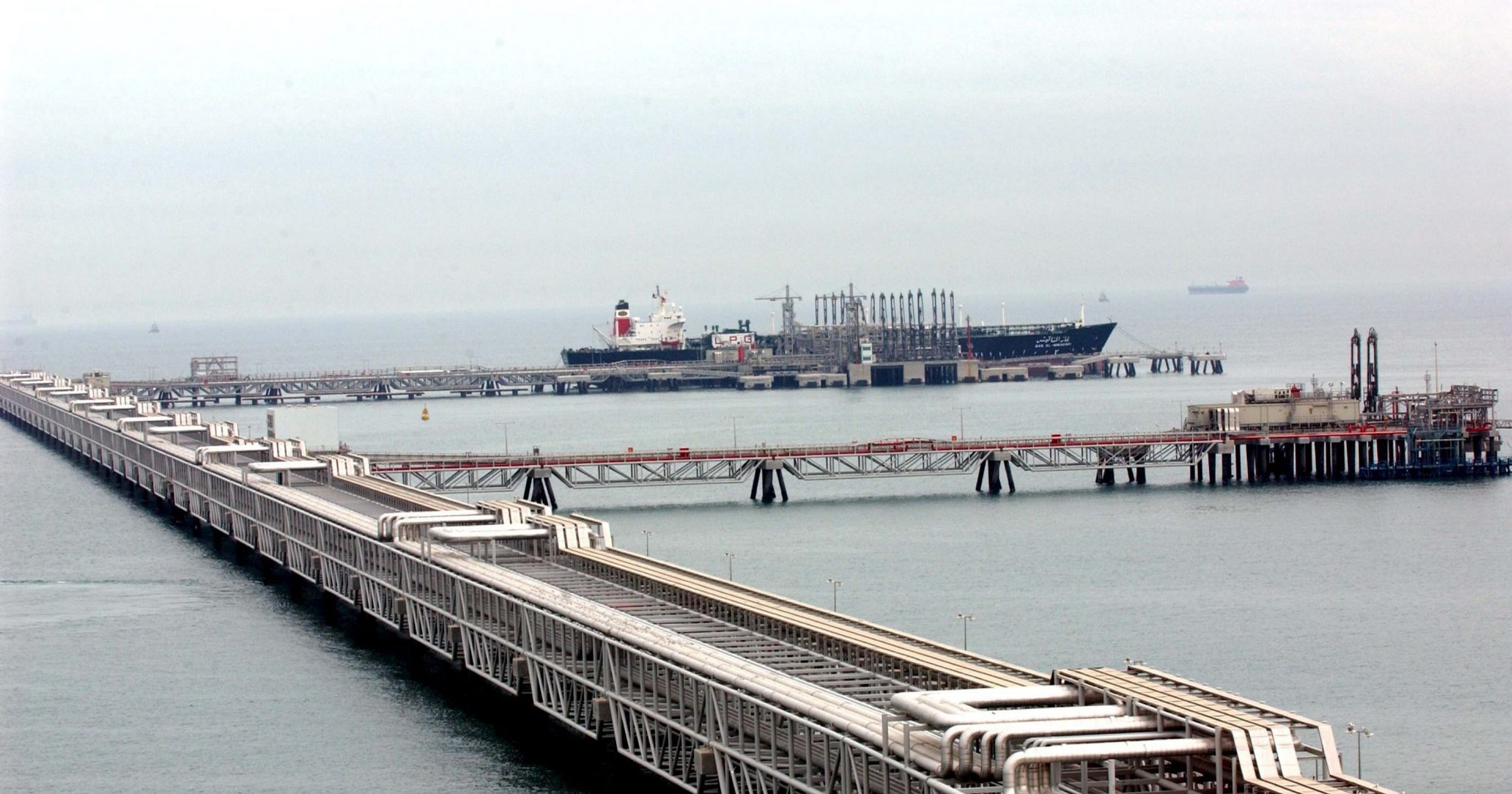 "Kuwejt ogranicza produkcję ropy". Rynek surowców pod presją kryzysu