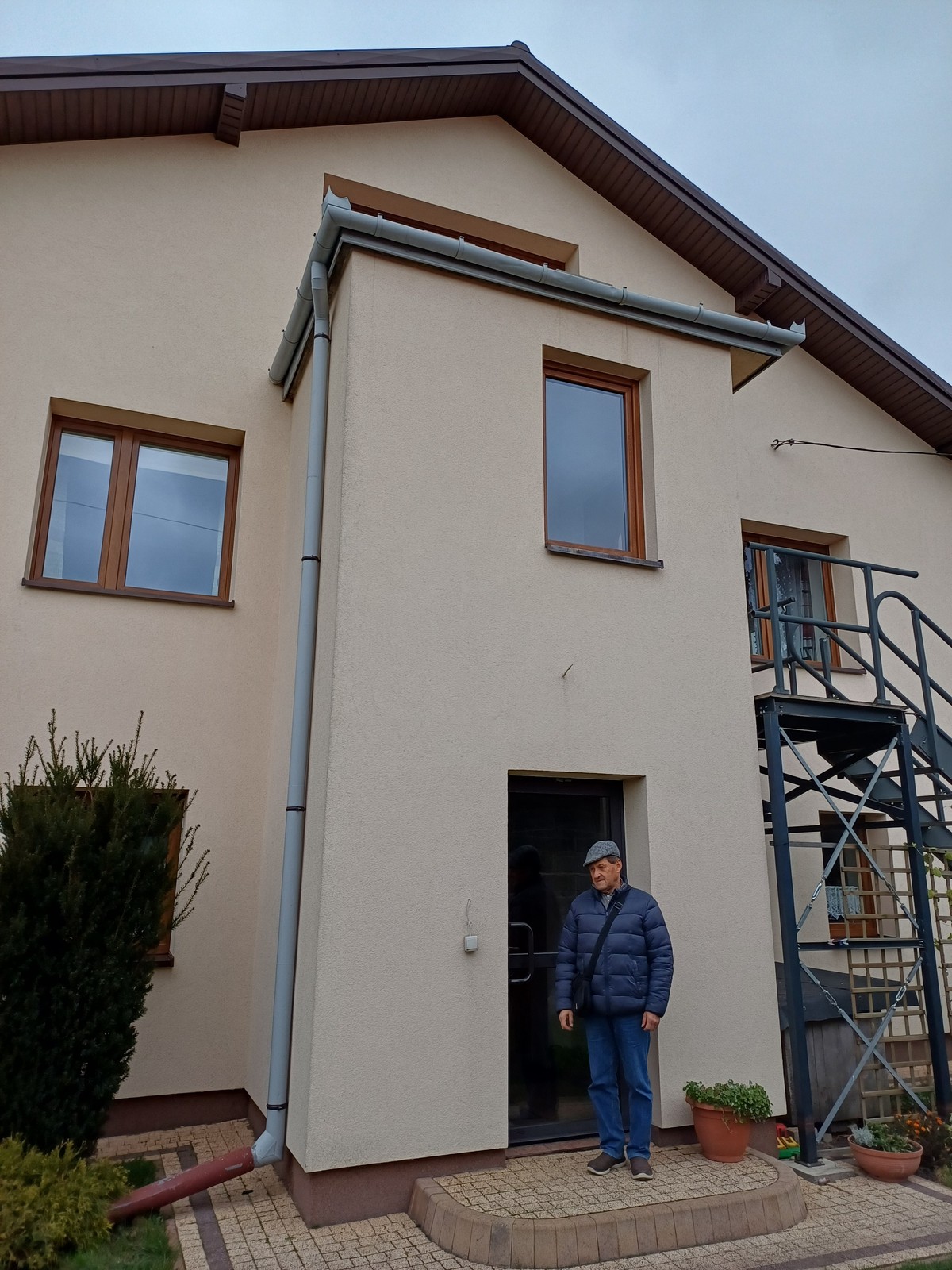 "Ludzie tutaj już ze sobą nie rozmawiają". Ostatni rolnicy rozpalają ogień i czekają na wysiedlenie